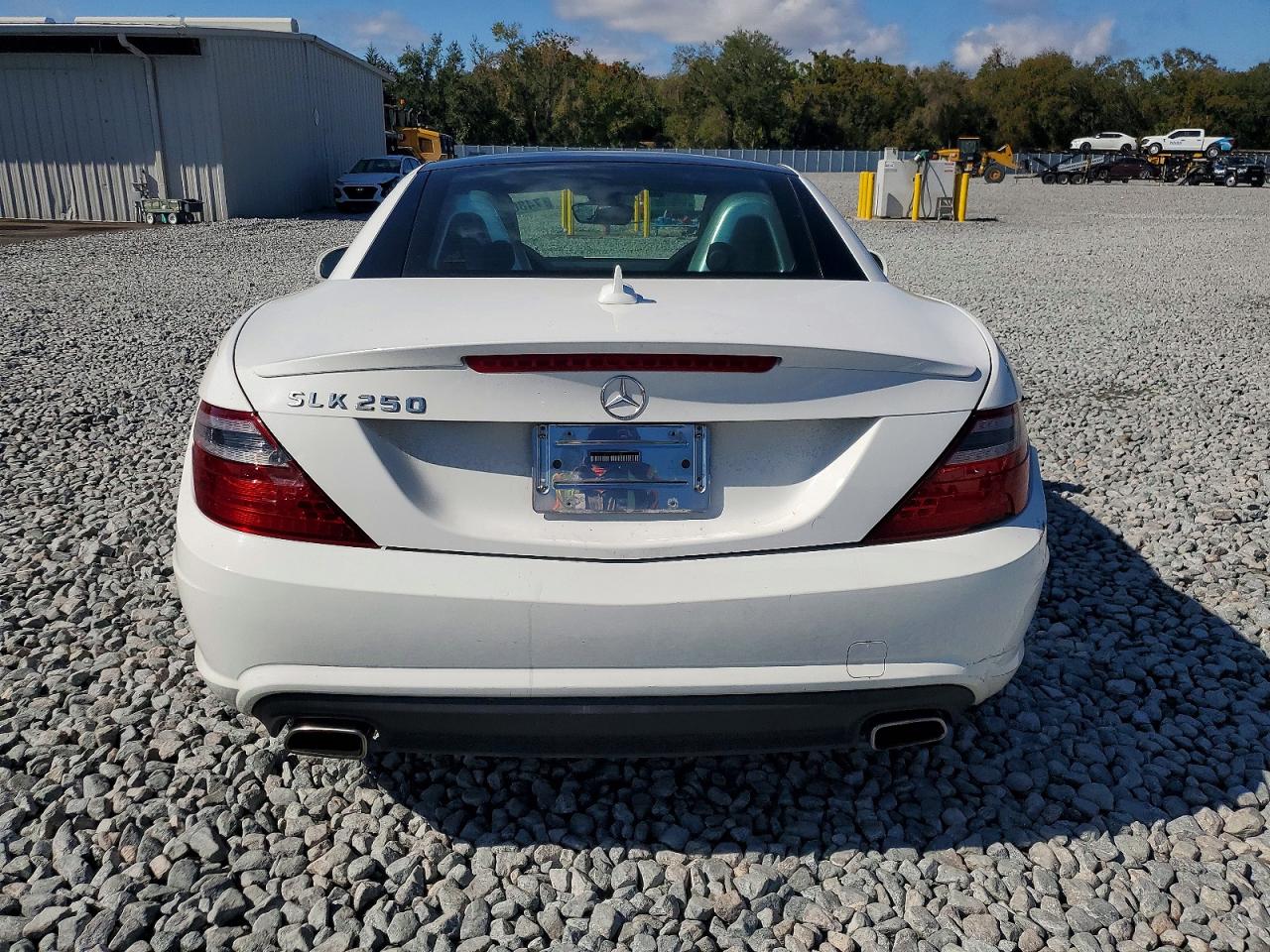 2014 Mercedes-benz Slk 250 White vin: WDDPK4HA4EF075744