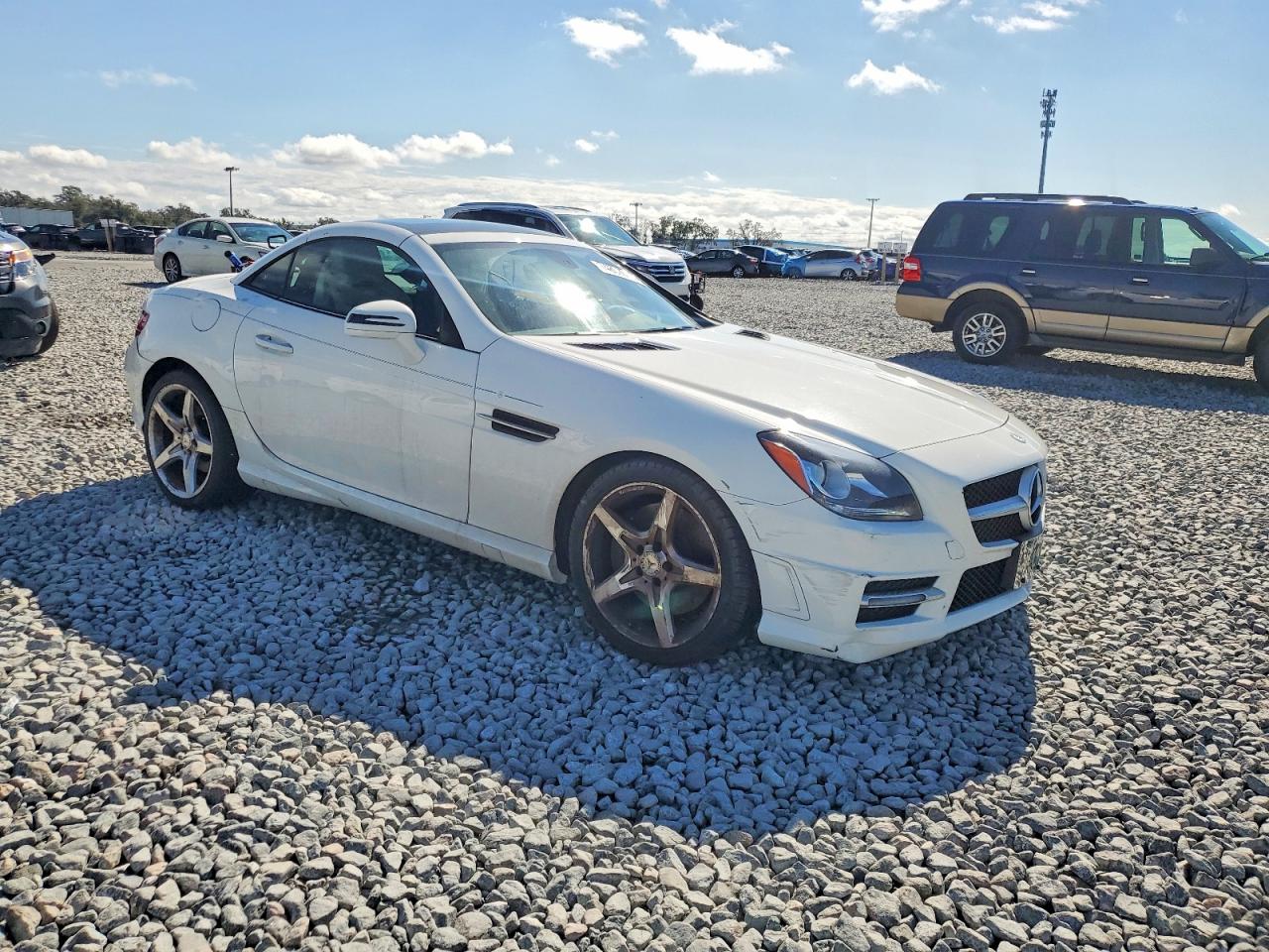 2014 Mercedes-benz Slk 250 White vin: WDDPK4HA4EF075744