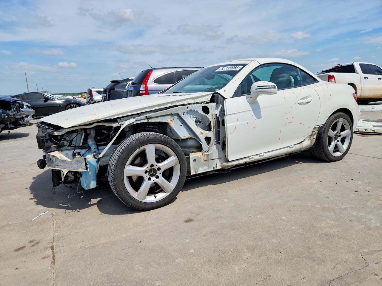 2012 Mercedes-benz Slk 250 White vin: WDDPK4HA5CF046444