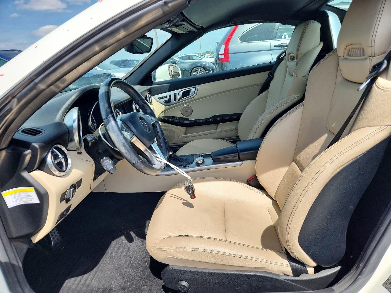 2012 Mercedes-benz Slk 250 White vin: WDDPK4HA5CF046444