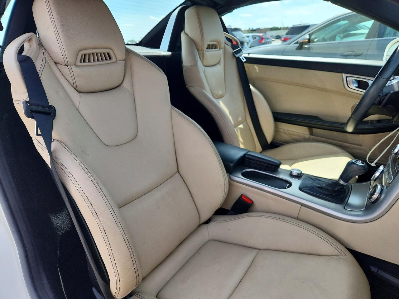 2012 Mercedes-benz Slk 250 White vin: WDDPK4HA5CF046444