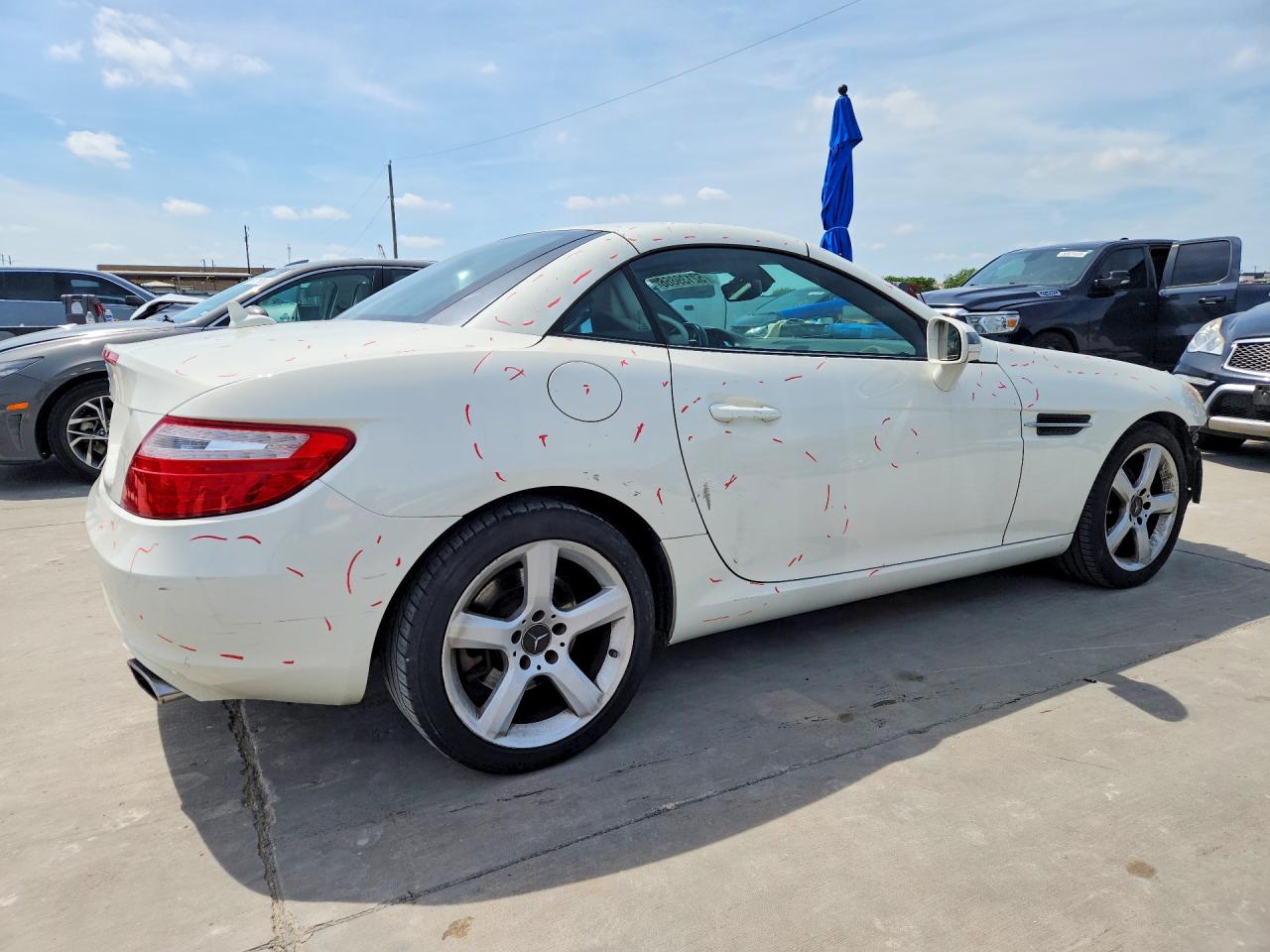2012 Mercedes-benz Slk 250 White vin: WDDPK4HA5CF046444