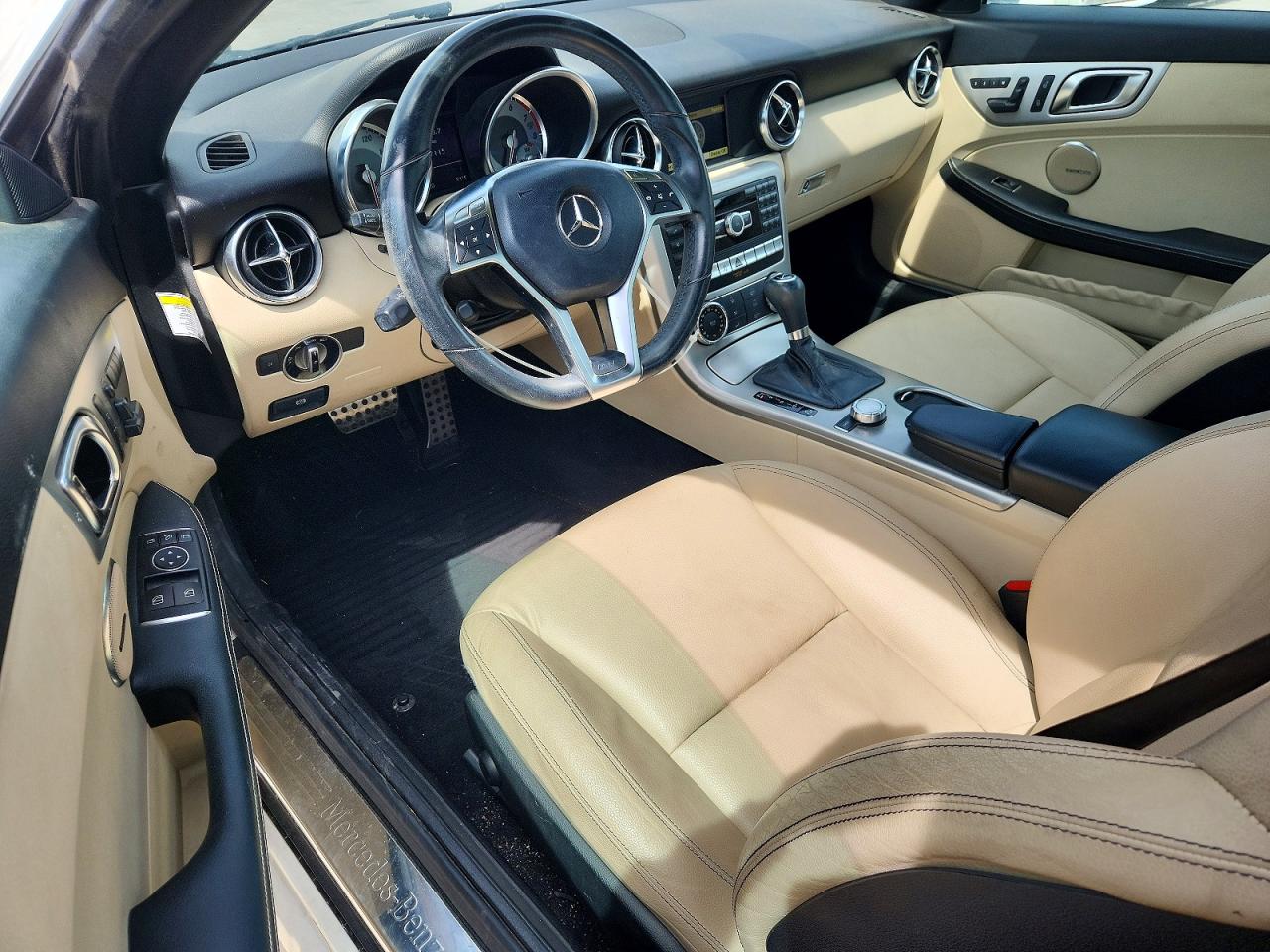 2012 Mercedes-benz Slk 250 White vin: WDDPK4HA5CF046444