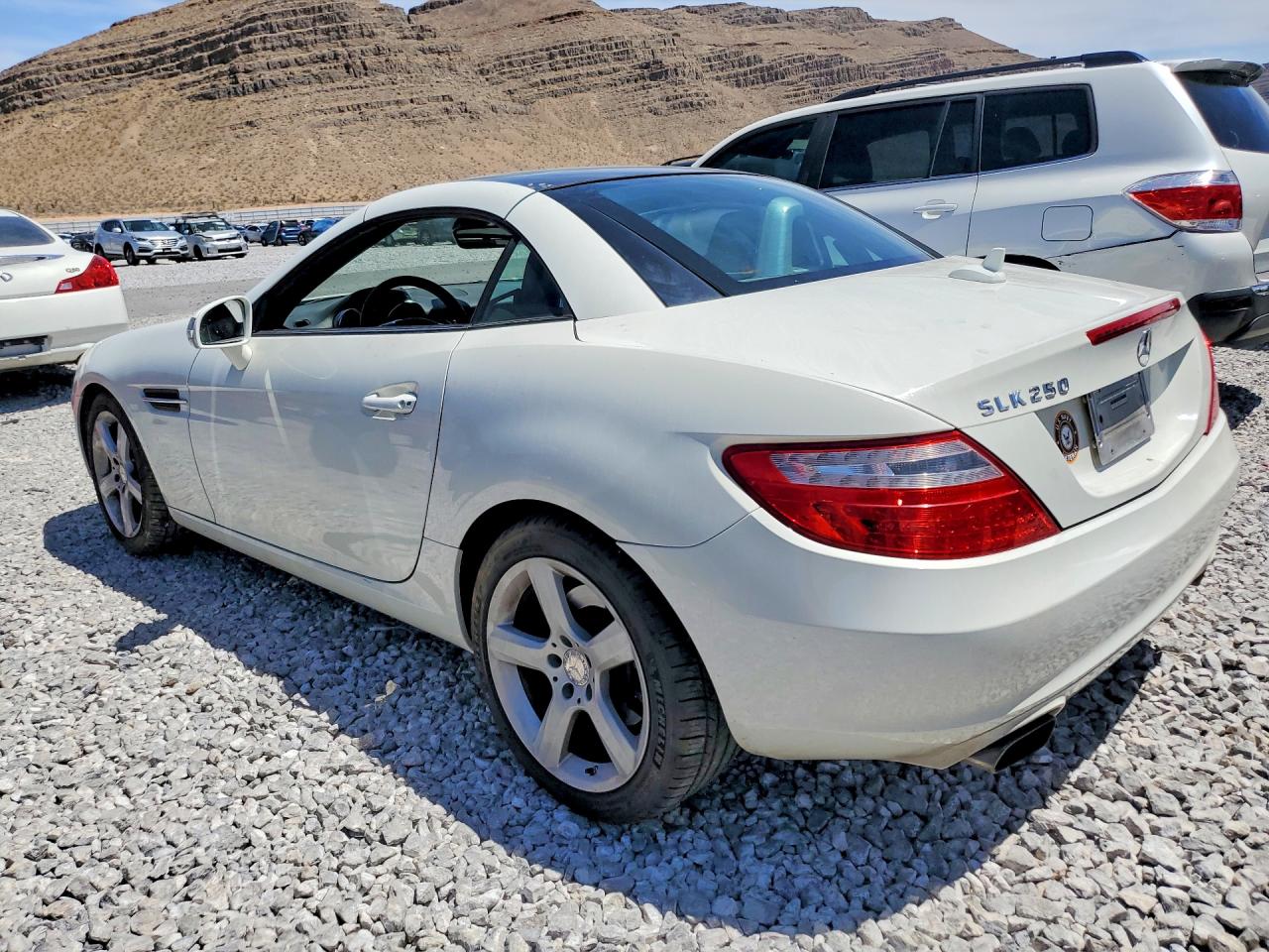 2013 Mercedes-benz Slk 250 White vin: WDDPK4HA6DF059978