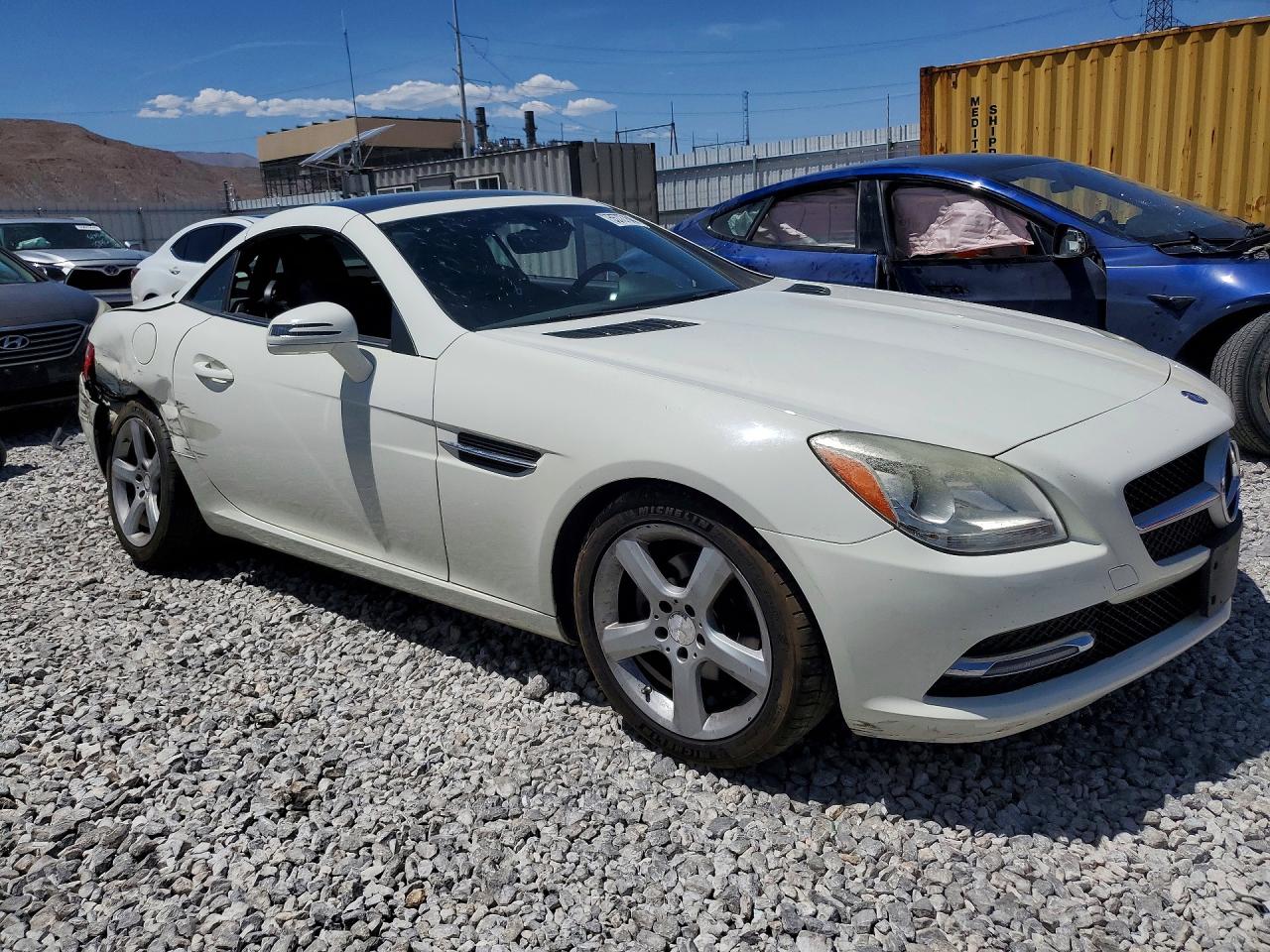 2013 Mercedes-benz Slk 250 White vin: WDDPK4HA6DF059978