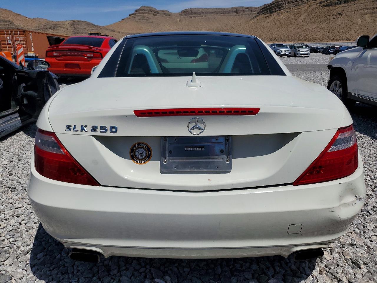 2013 Mercedes-benz Slk 250 White vin: WDDPK4HA6DF059978