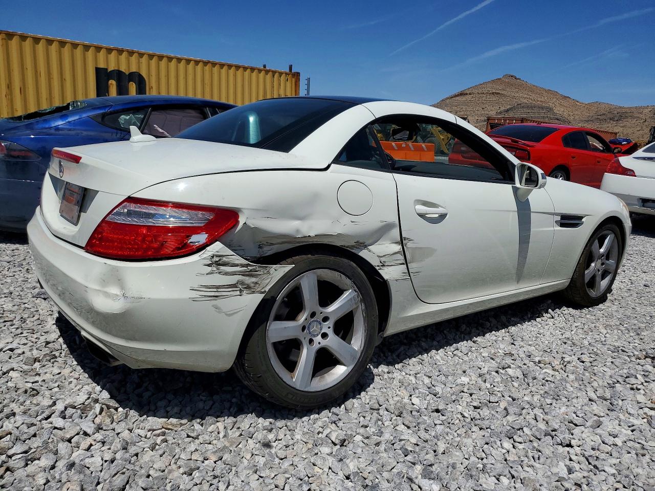 2013 Mercedes-benz Slk 250 White vin: WDDPK4HA6DF059978