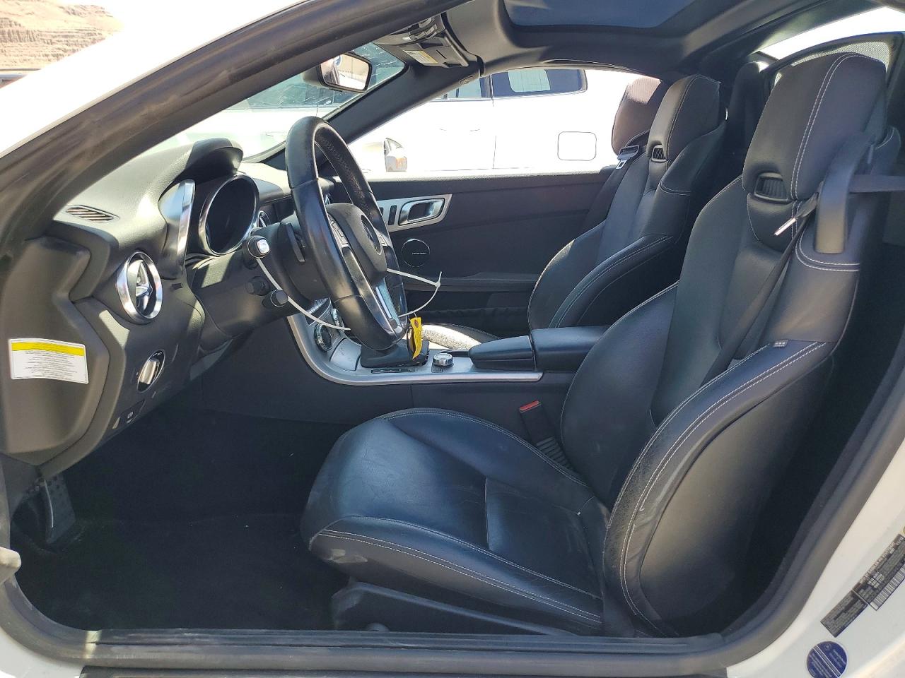 2013 Mercedes-benz Slk 250 White vin: WDDPK4HA6DF059978