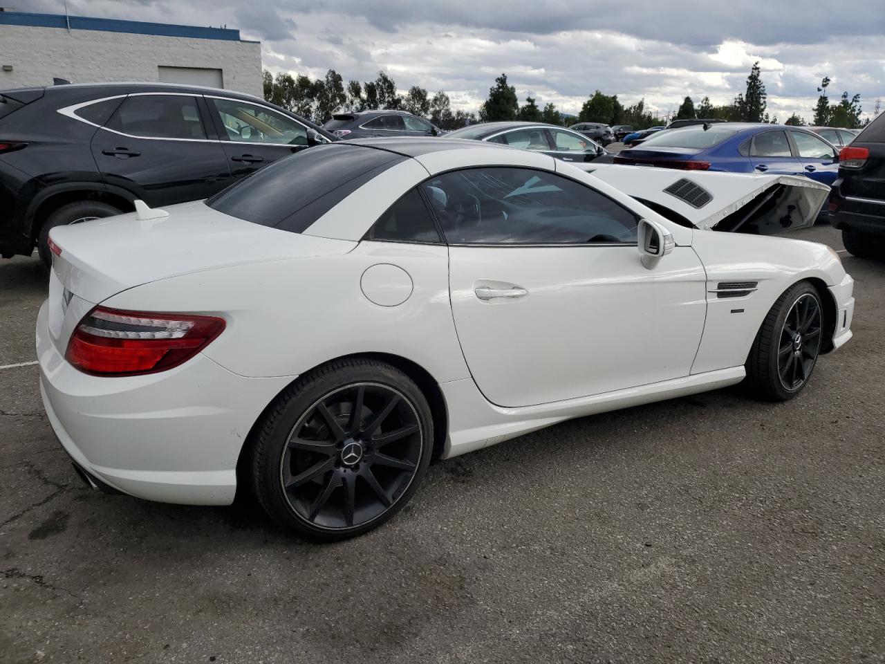 2014 Mercedes-benz Slk 250 White vin: WDDPK4HA6EF095025