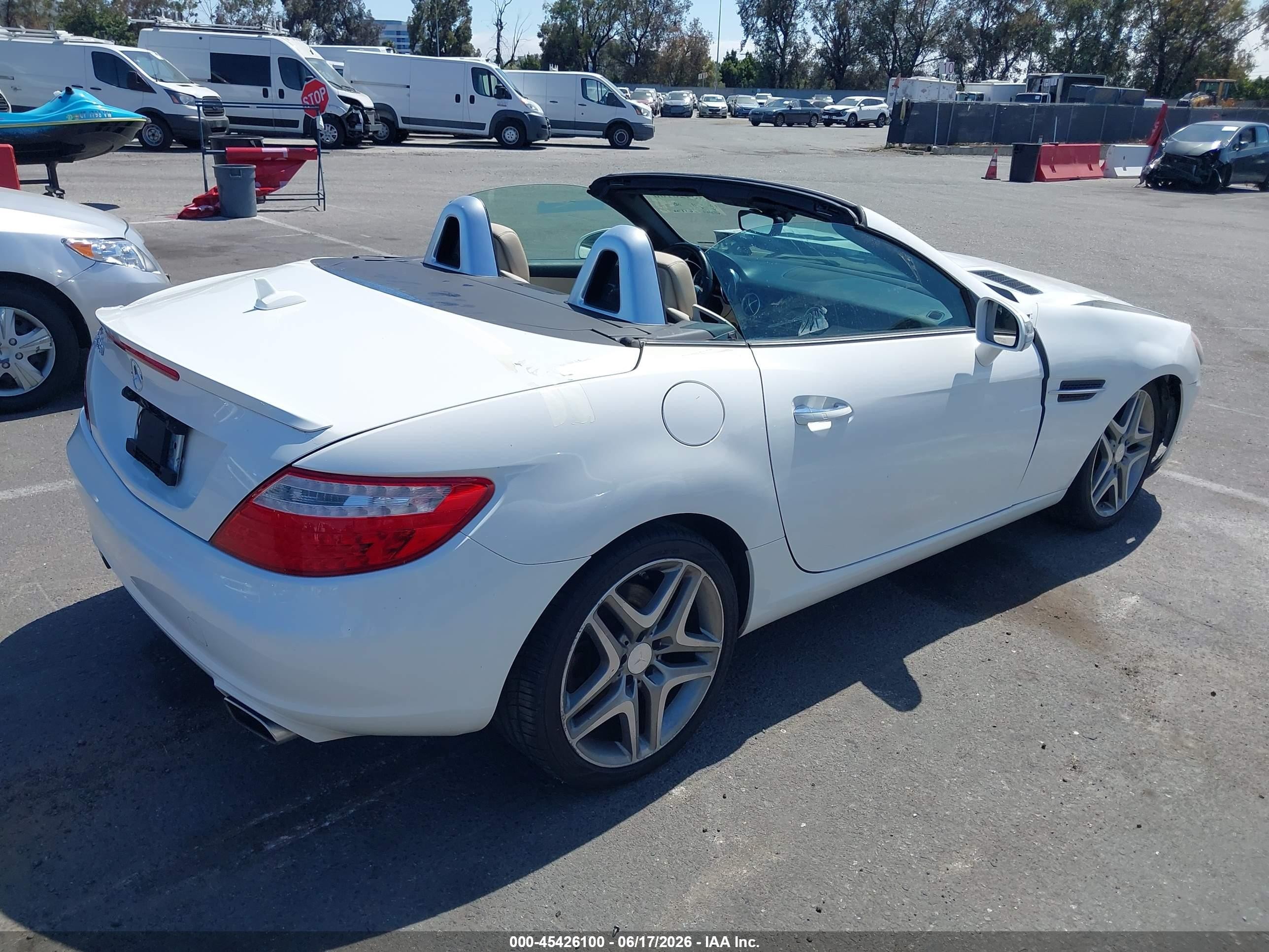 2015 Mercedes-benz Slk 250   Белый vin: WDDPK4HA6FF097441