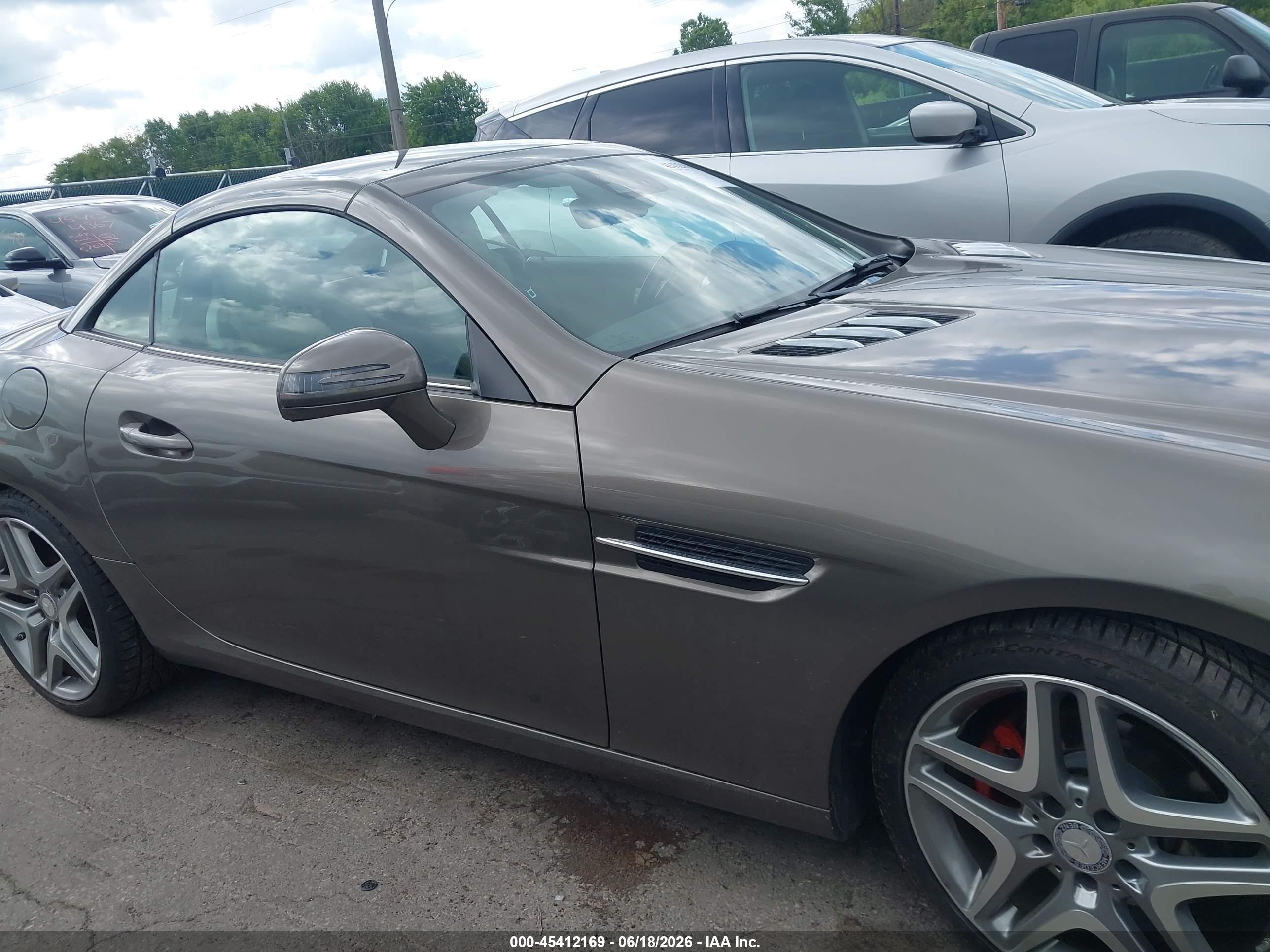 2015 Mercedes-benz Slk 250   Коричневый vin: WDDPK4HA6FF099612