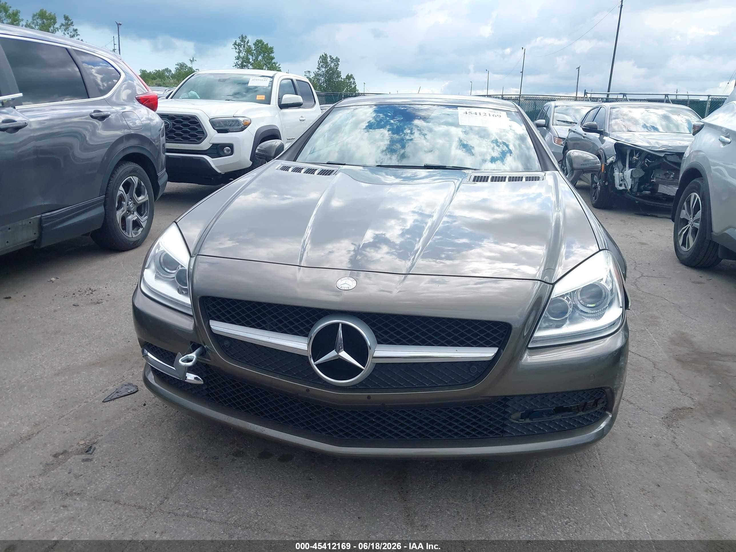2015 Mercedes-benz Slk 250   Коричневый vin: WDDPK4HA6FF099612