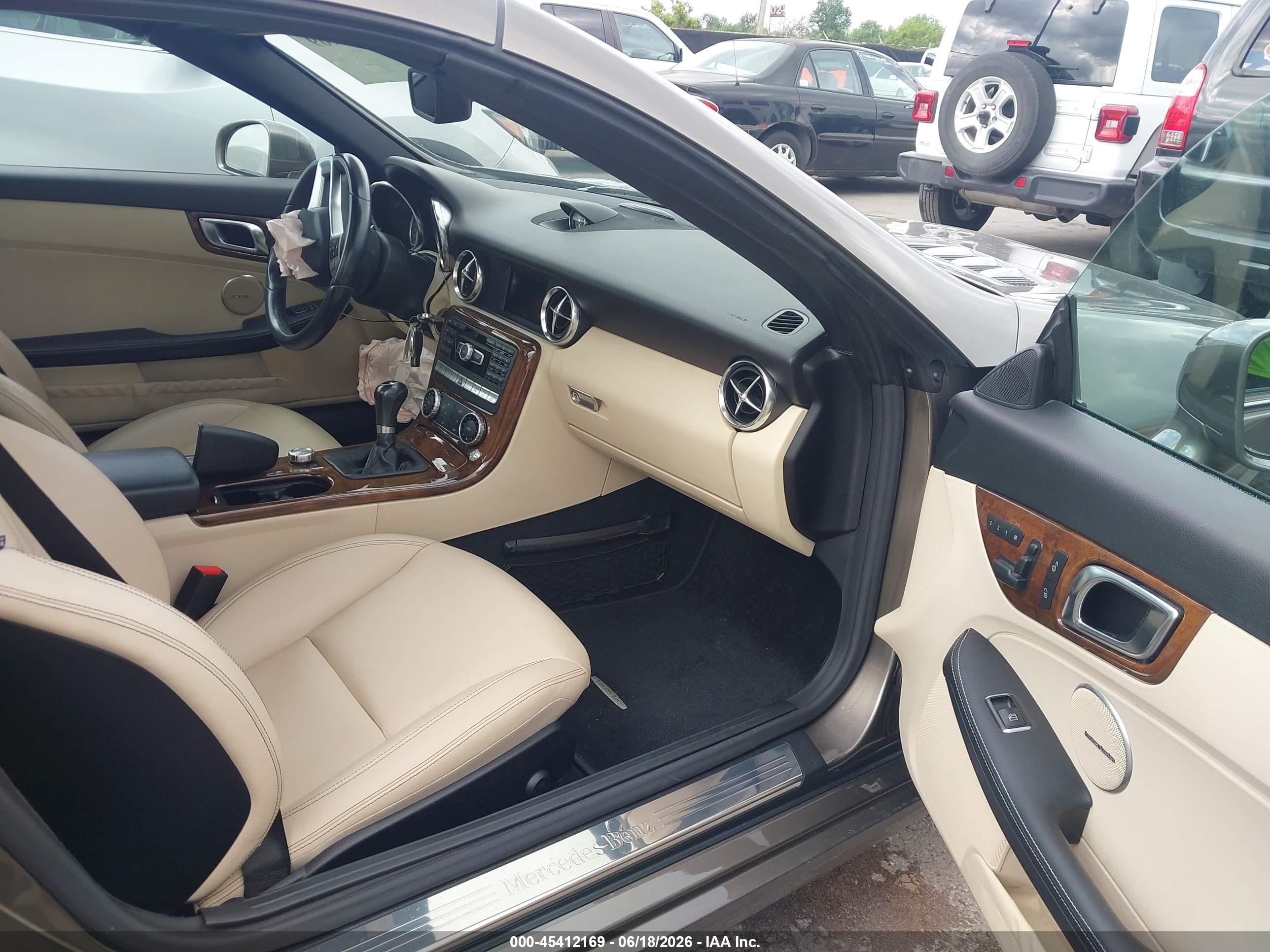 2015 Mercedes-benz Slk 250   Коричневый vin: WDDPK4HA6FF099612