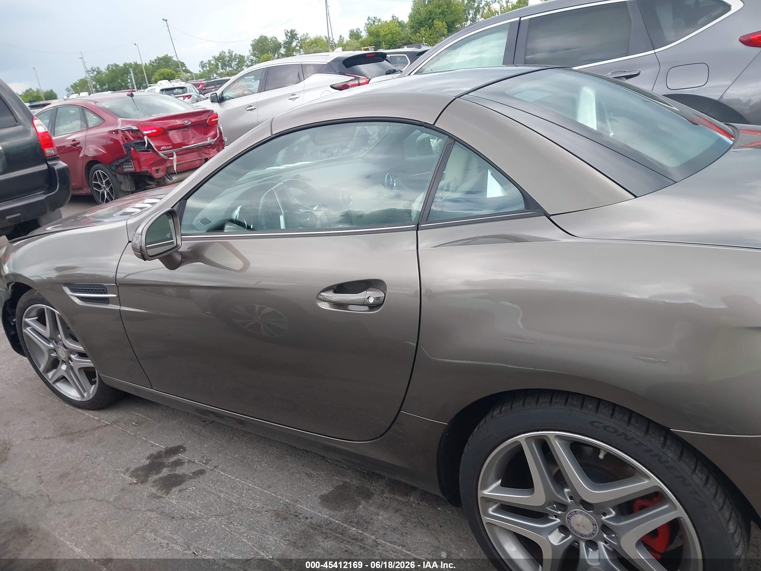 2015 Mercedes-benz Slk 250   Коричневый vin: WDDPK4HA6FF099612