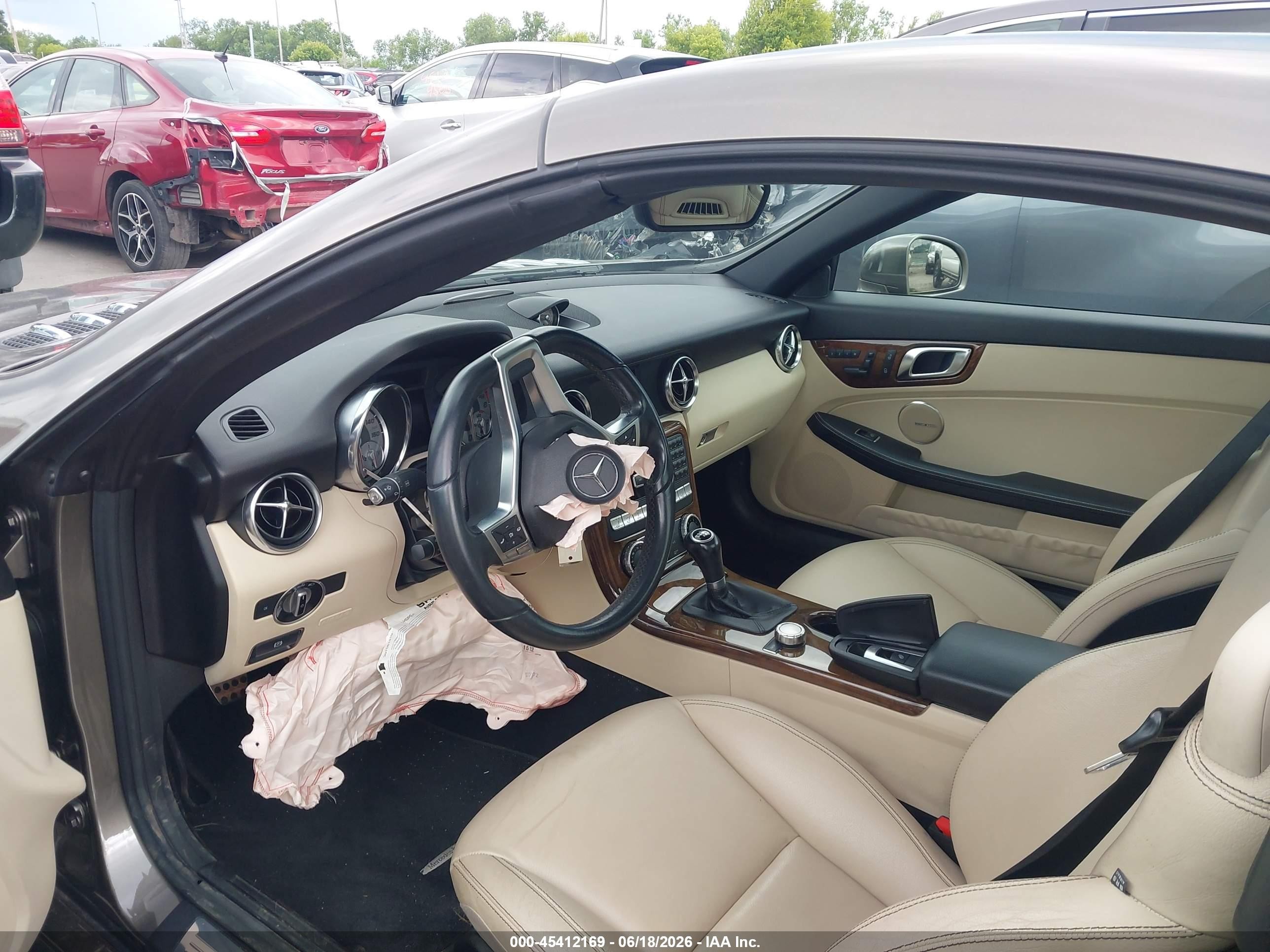 2015 Mercedes-benz Slk 250   Коричневый vin: WDDPK4HA6FF099612