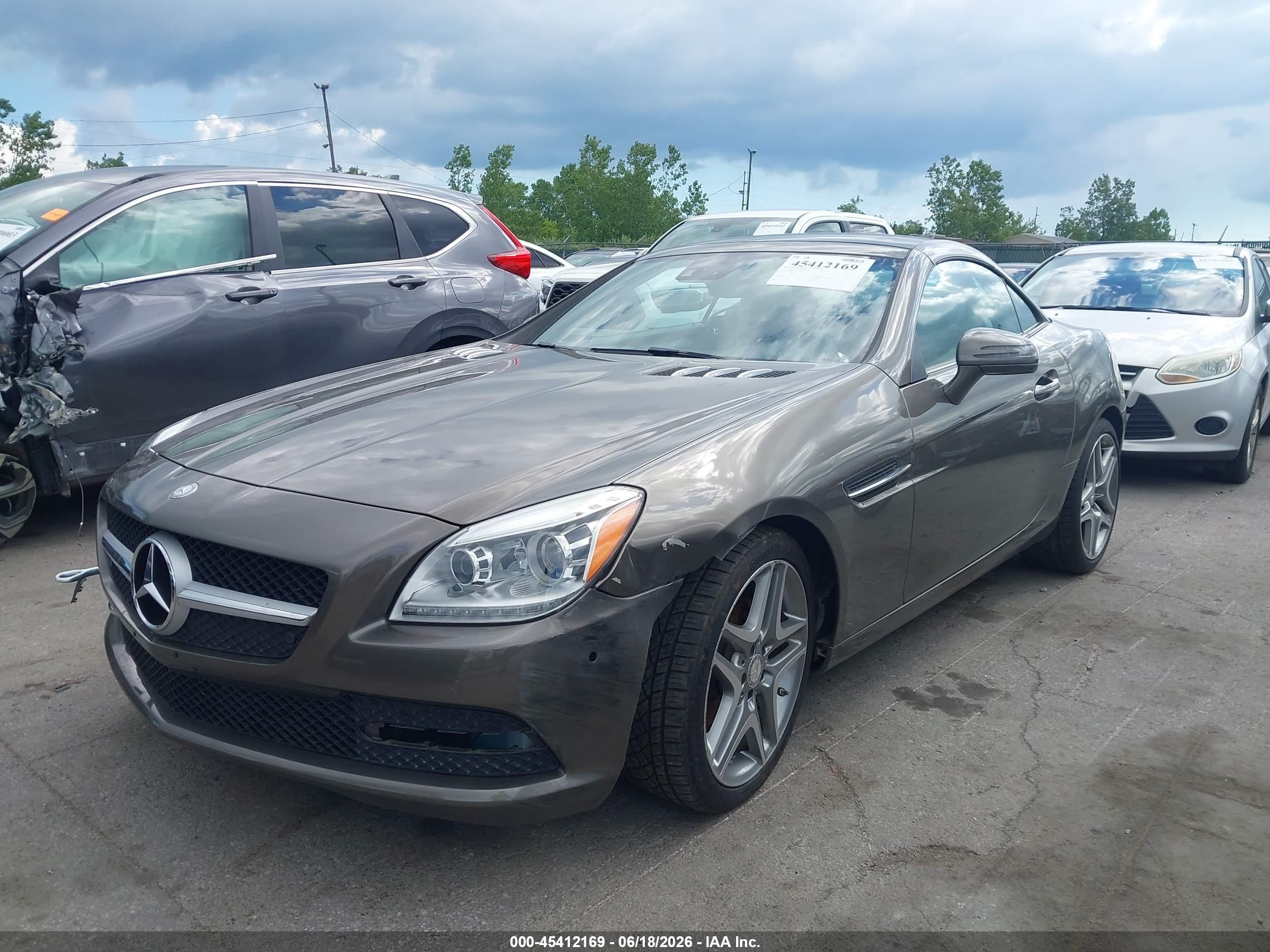 2015 Mercedes-benz Slk 250   Коричневый vin: WDDPK4HA6FF099612