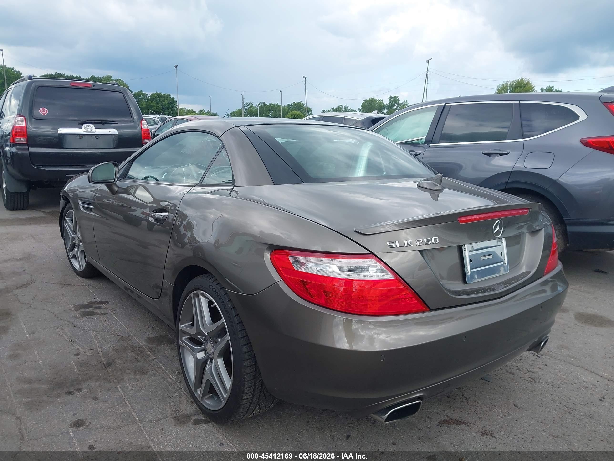 2015 Mercedes-benz Slk 250   Коричневый vin: WDDPK4HA6FF099612