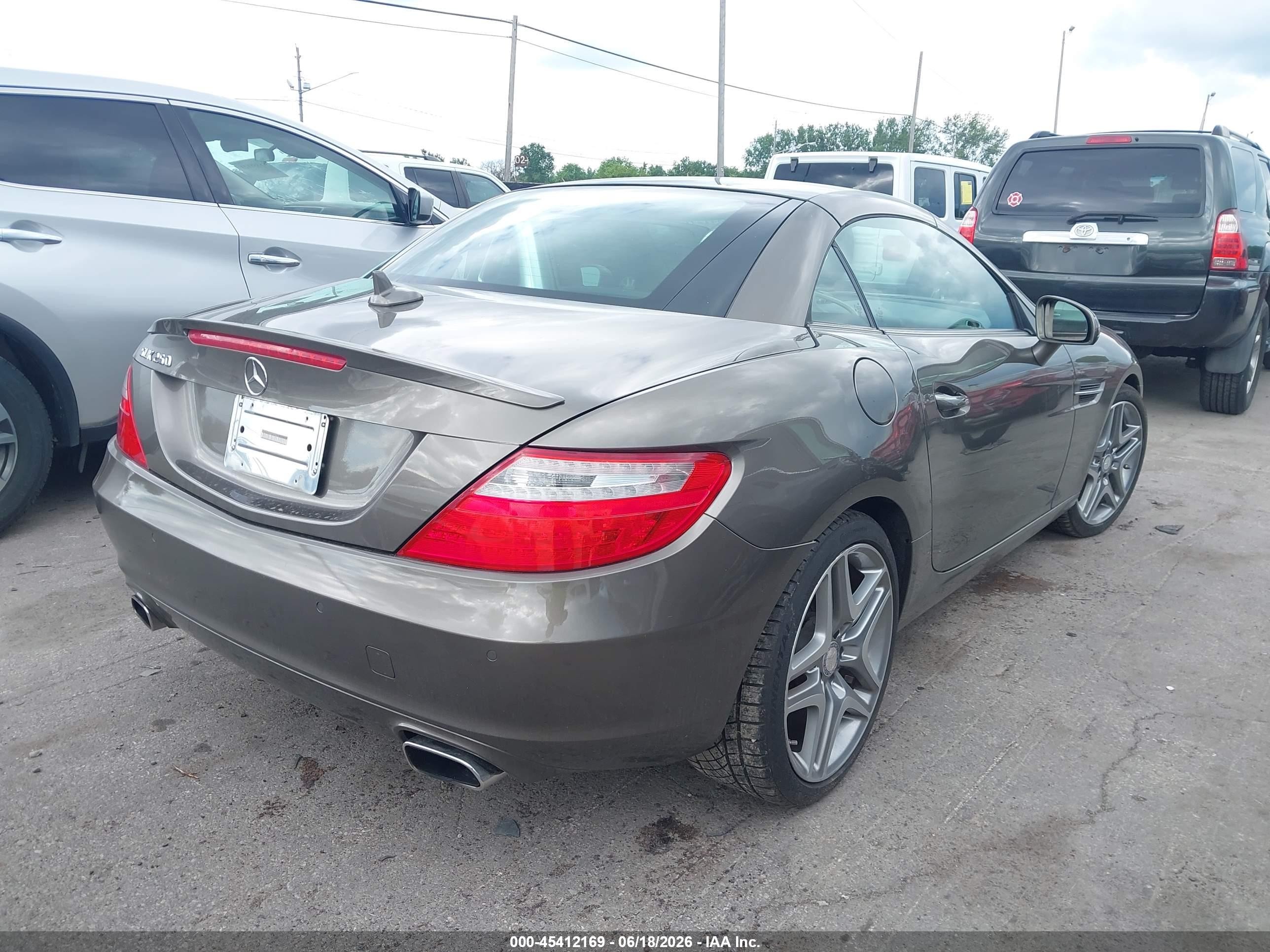 2015 Mercedes-benz Slk 250   Коричневый vin: WDDPK4HA6FF099612