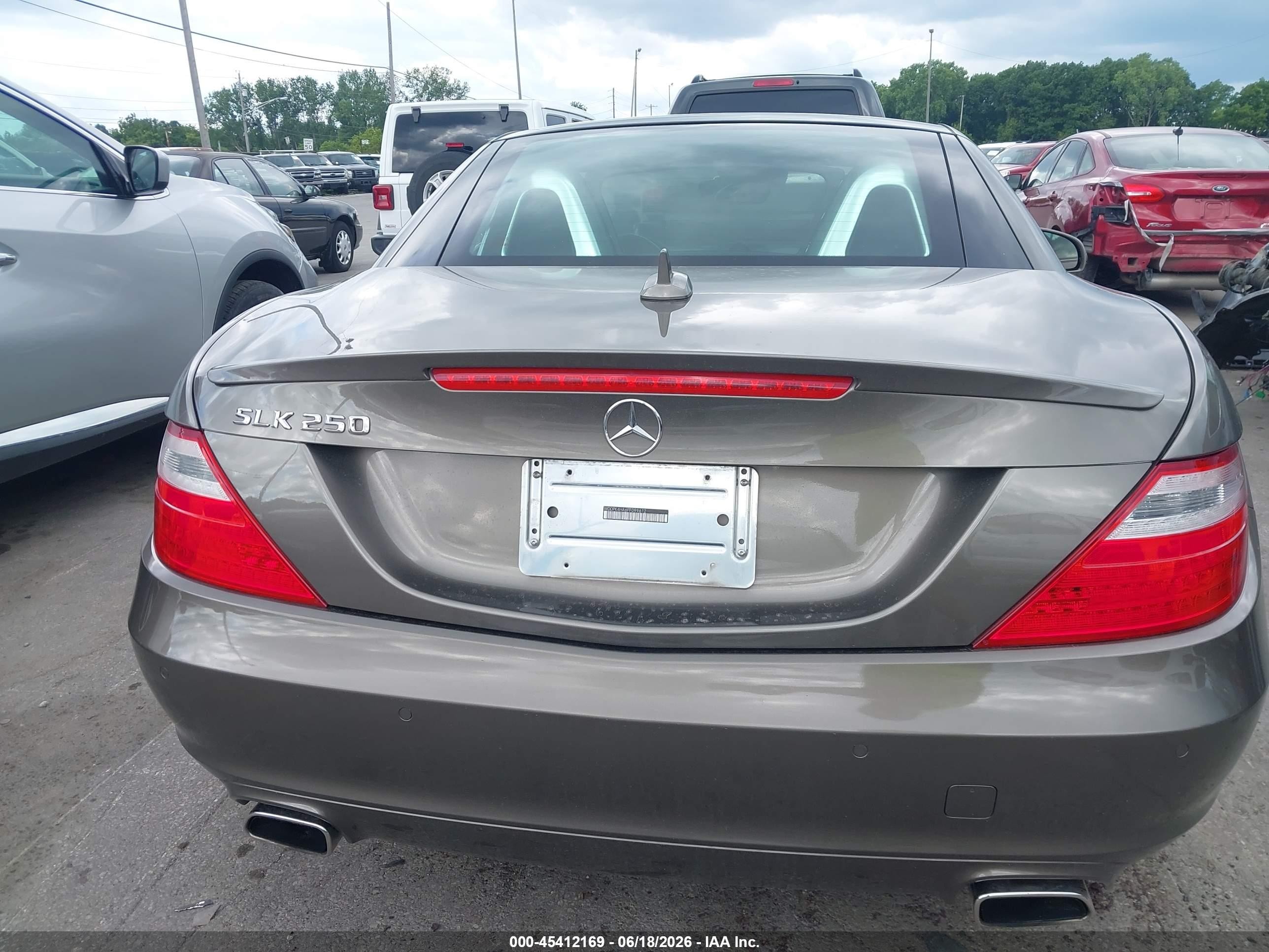 2015 Mercedes-benz Slk 250   Коричневый vin: WDDPK4HA6FF099612