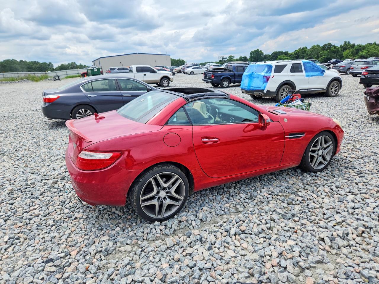 2015 Mercedes-benz Slk 250 Red vin: WDDPK4HA6FF104601