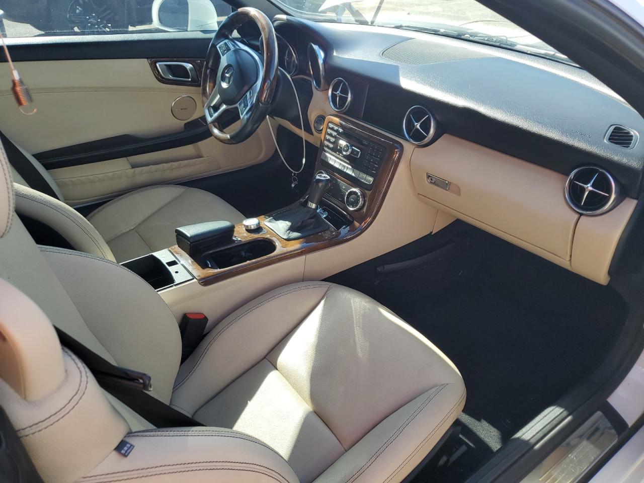2014 Mercedes-benz Slk 250 White vin: WDDPK4HA7EF079352