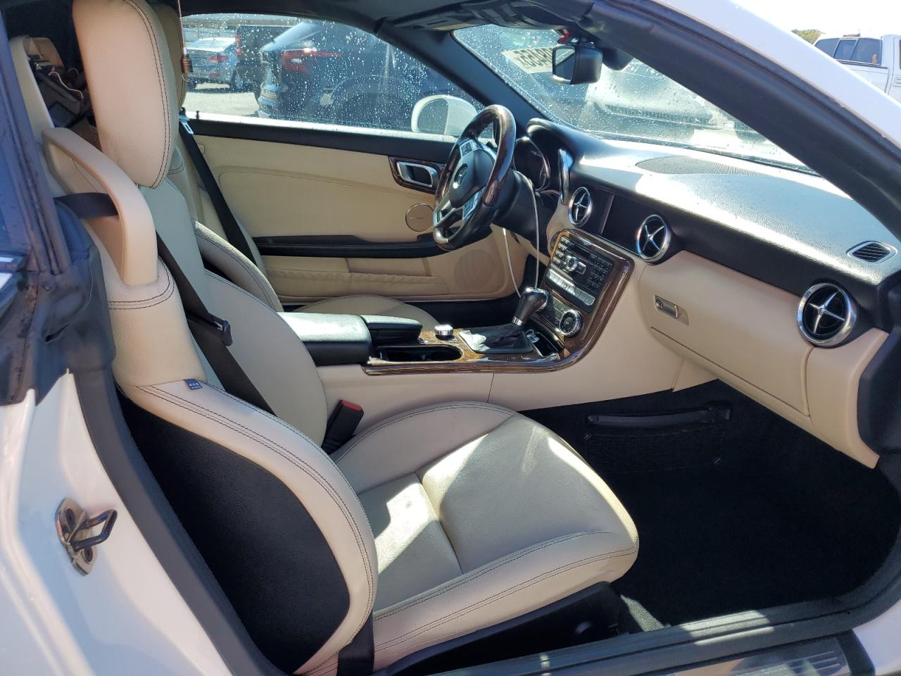2014 Mercedes-benz Slk 250 White vin: WDDPK4HA7EF079352