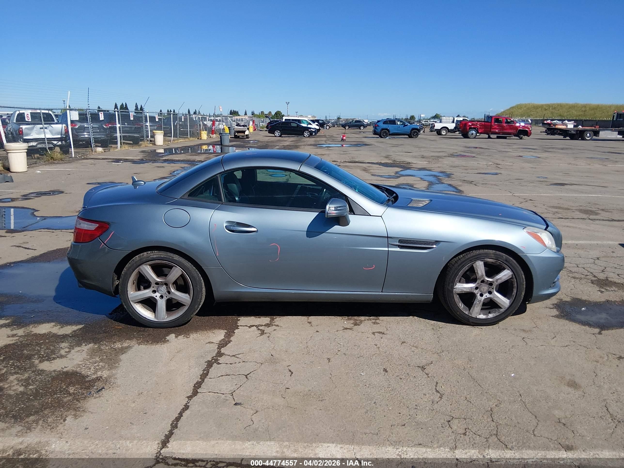 2013 Mercedes-benz Slk 250   Blue vin: WDDPK4HA8DF073865