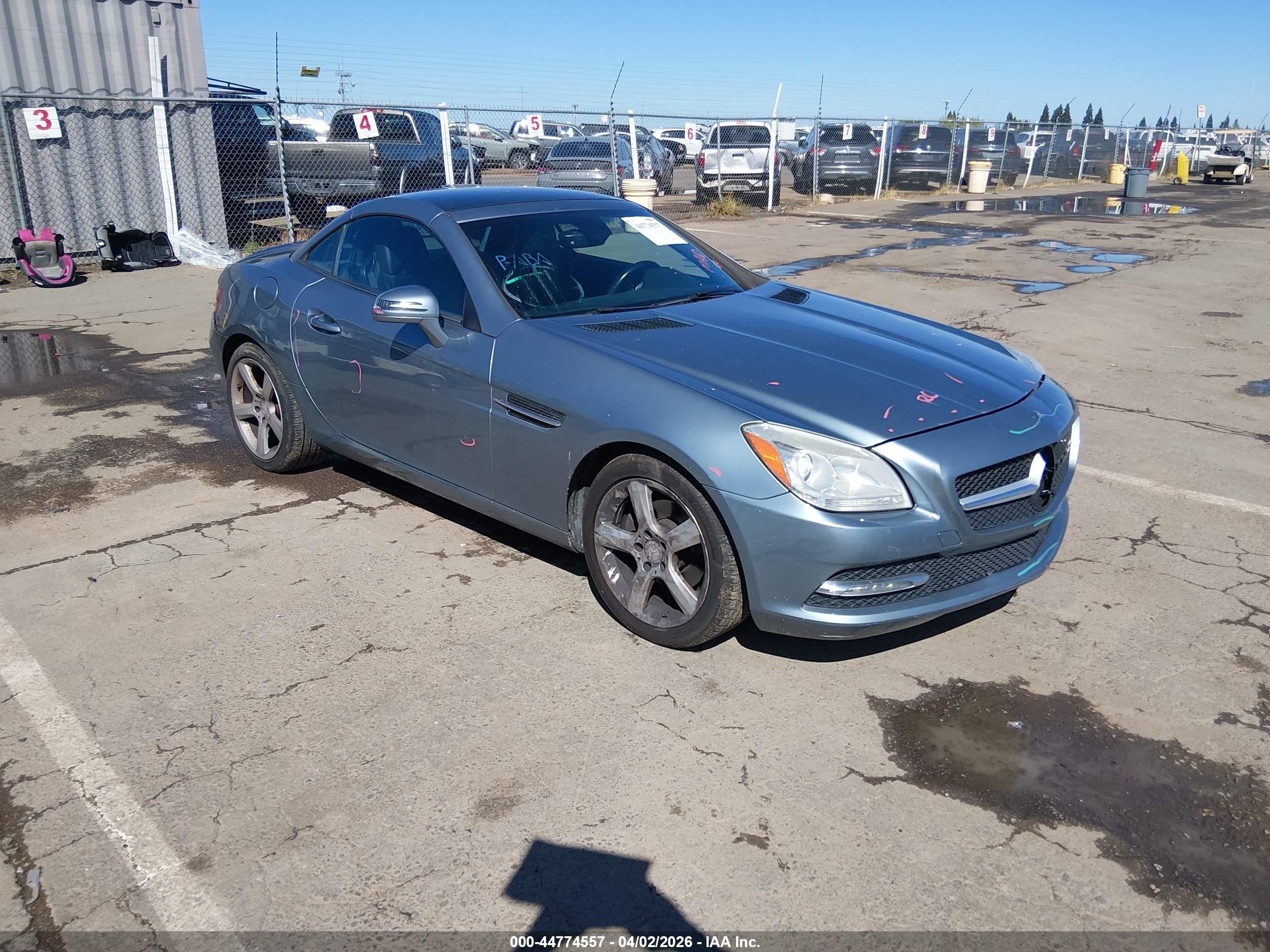 2013 Mercedes-benz Slk 250   Blue vin: WDDPK4HA8DF073865