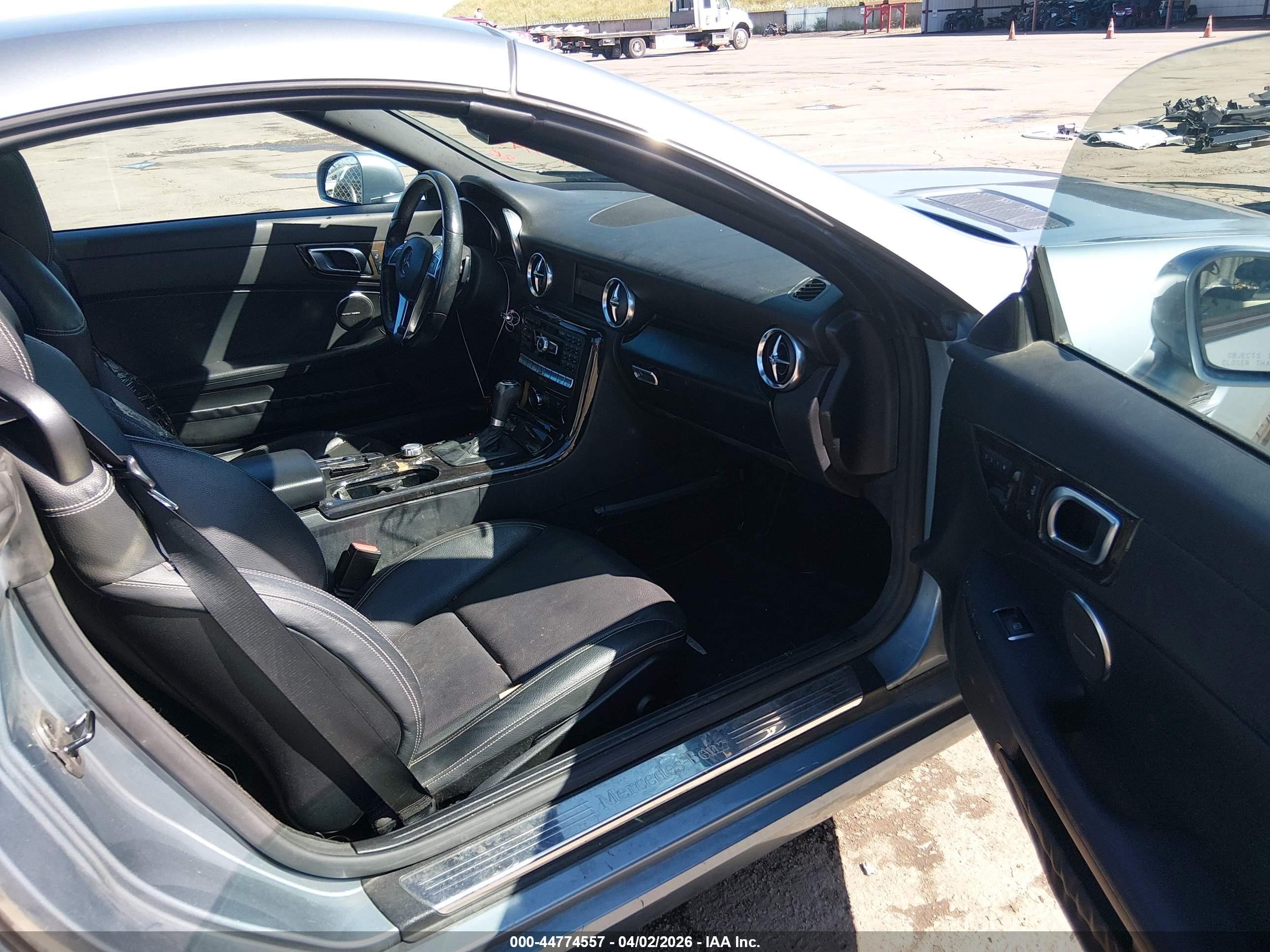 2013 Mercedes-benz Slk 250   Blue vin: WDDPK4HA8DF073865
