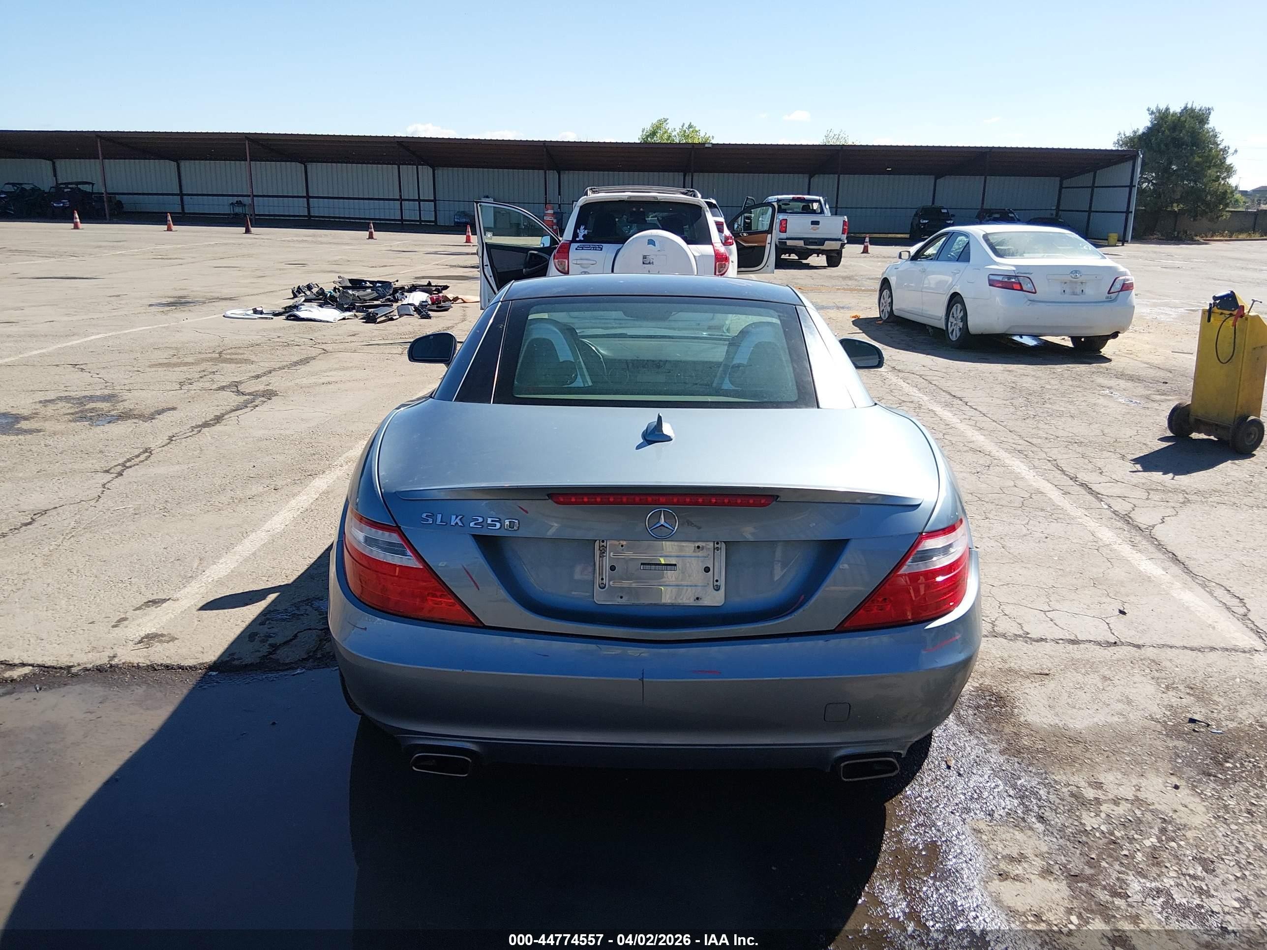 2013 Mercedes-benz Slk 250   Blue vin: WDDPK4HA8DF073865