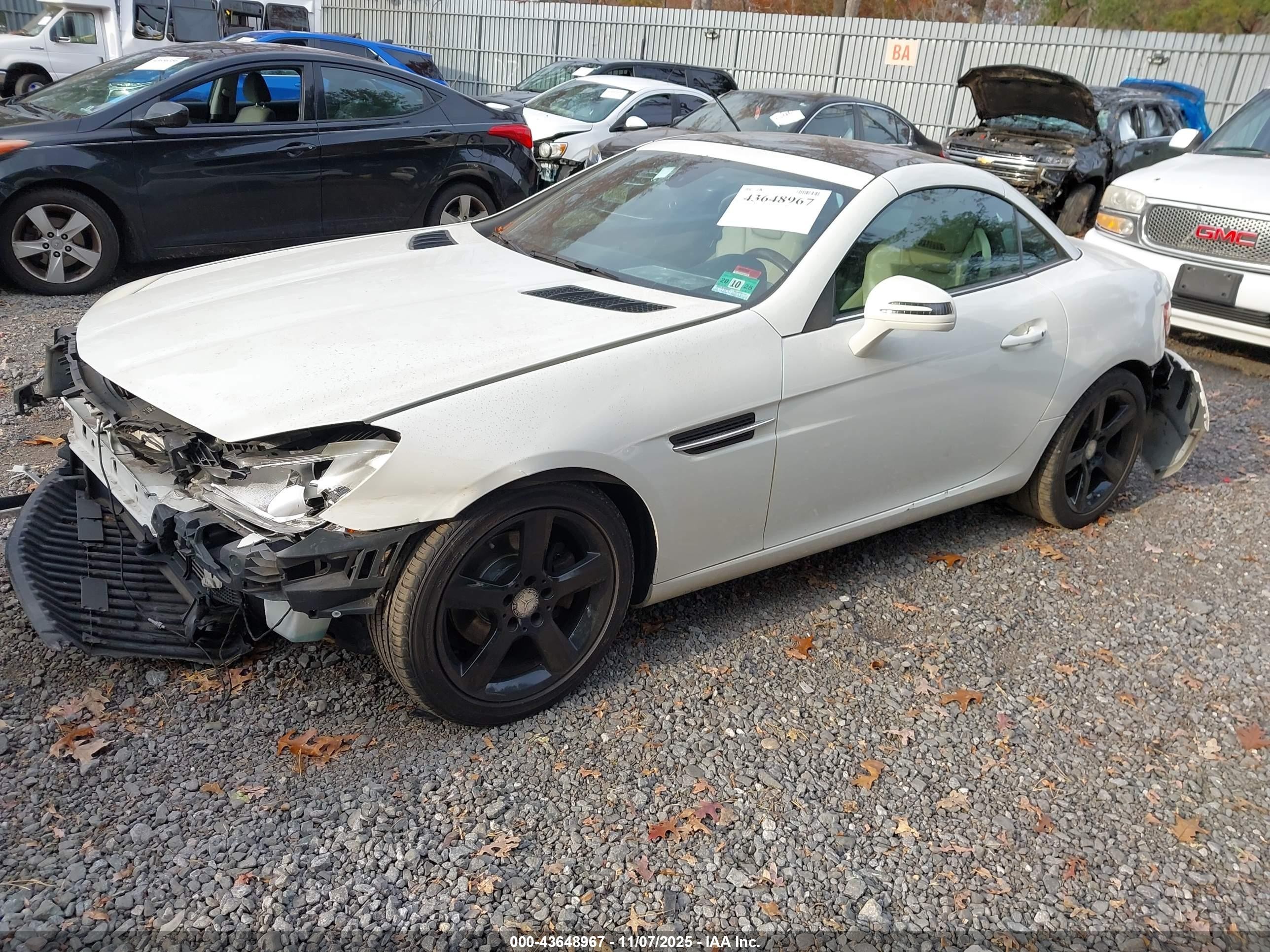2013 Mercedes-benz Slk 250   White vin: WDDPK4HA9DF057190