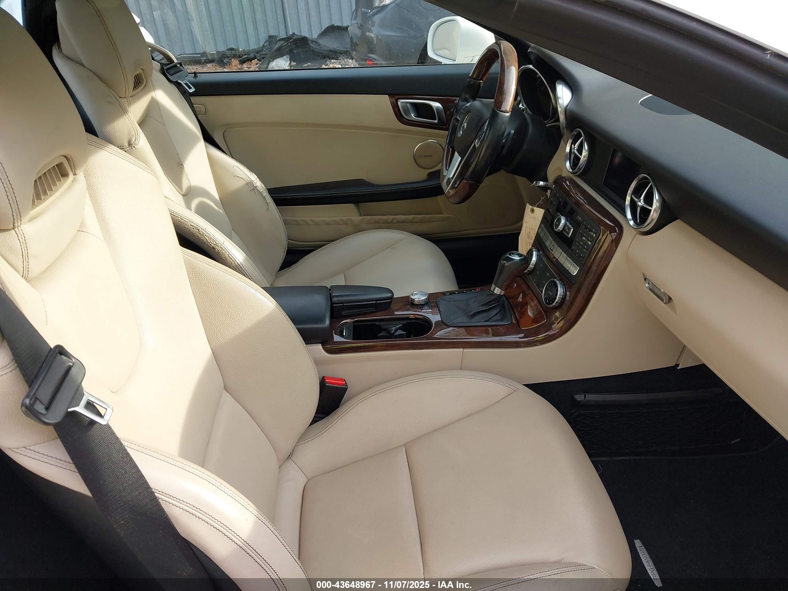 2013 Mercedes-benz Slk 250   White vin: WDDPK4HA9DF057190