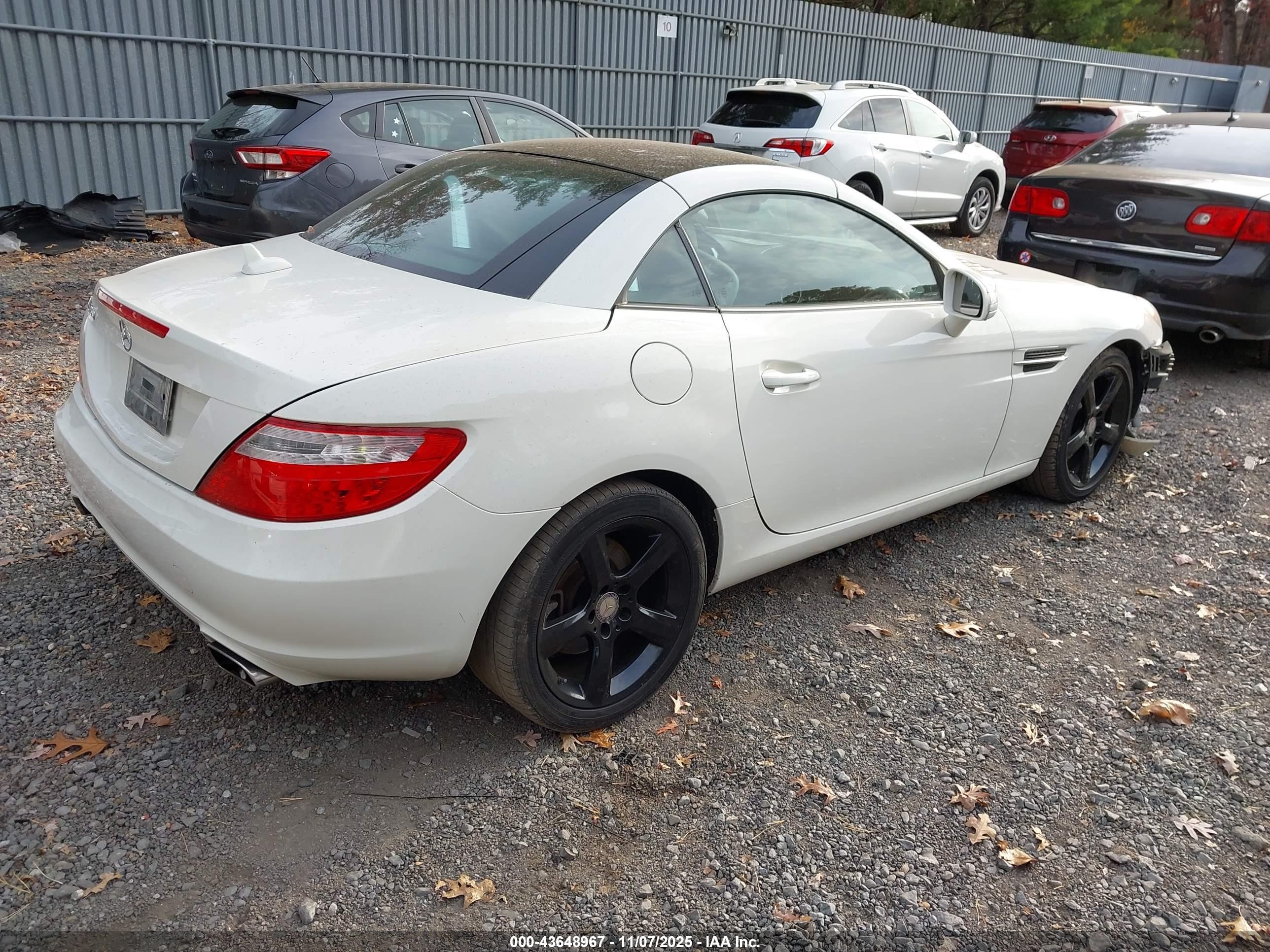 2013 Mercedes-benz Slk 250   White vin: WDDPK4HA9DF057190