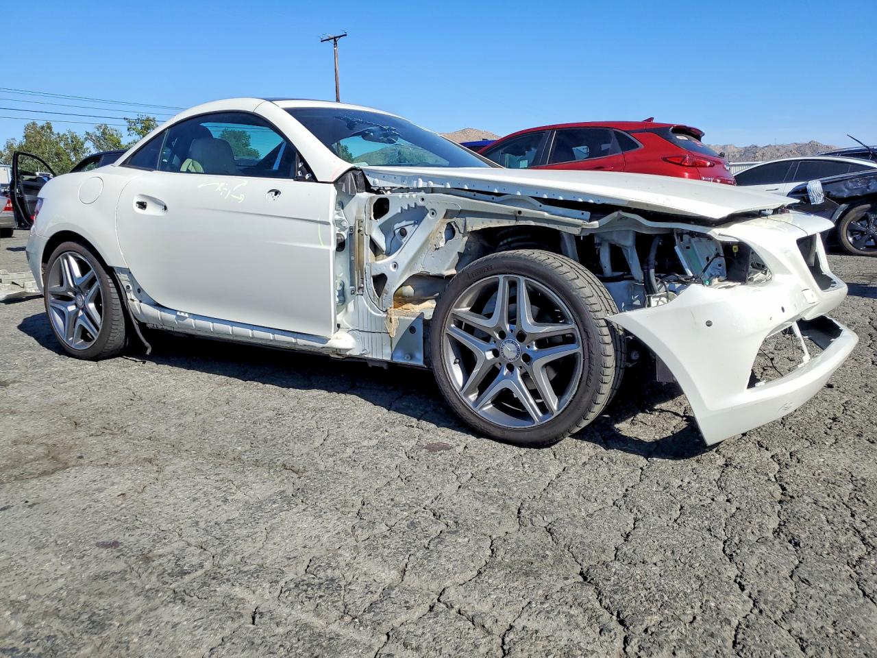 2013 Mercedes-benz Slk 250 White vin: WDDPK4HA9DF061482