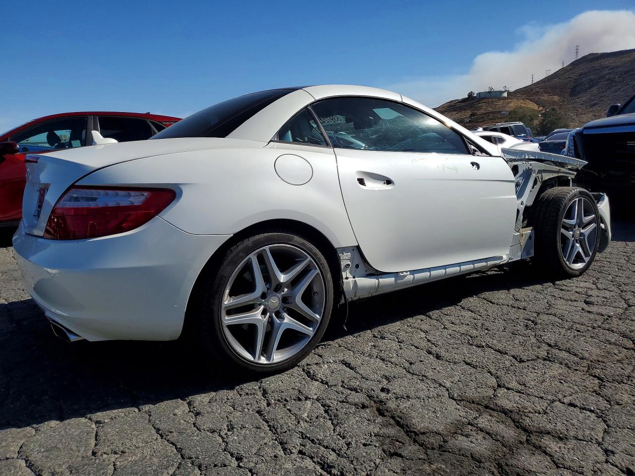 2013 Mercedes-benz Slk 250 White vin: WDDPK4HA9DF061482