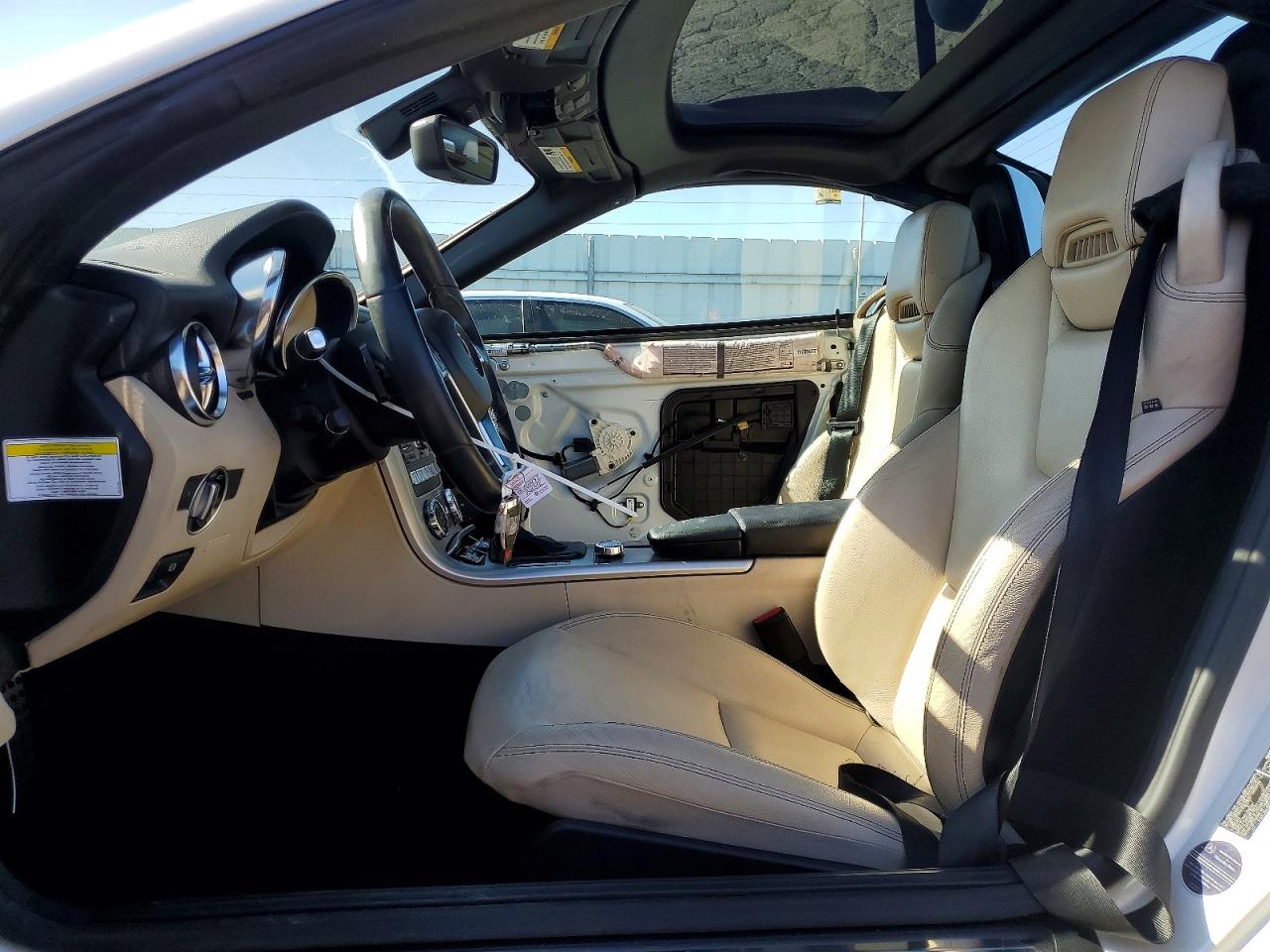 2013 Mercedes-benz Slk 250 White vin: WDDPK4HA9DF061482