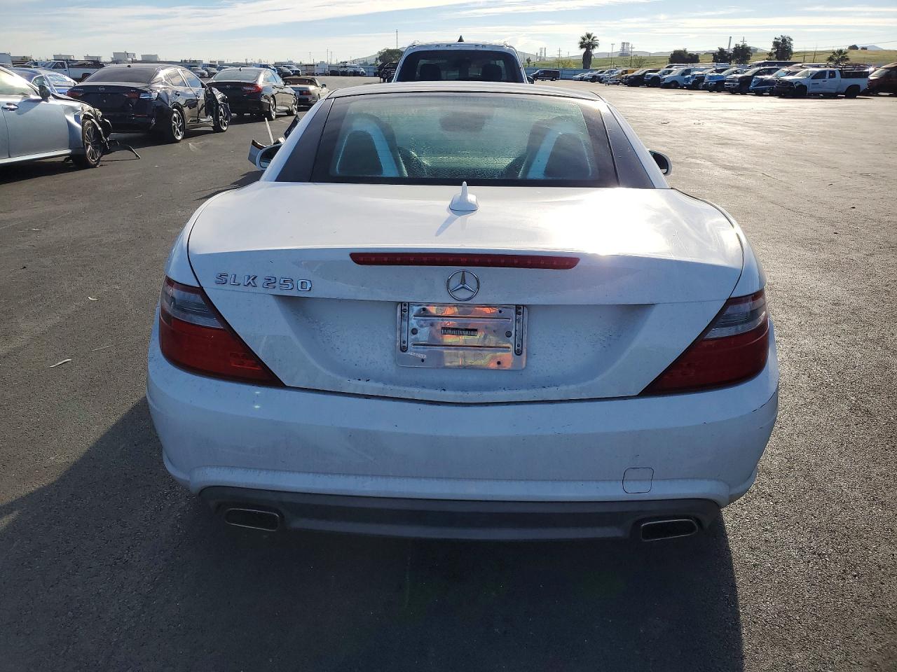 2014 Mercedes-benz Slk 250 White vin: WDDPK4HA9EF094757