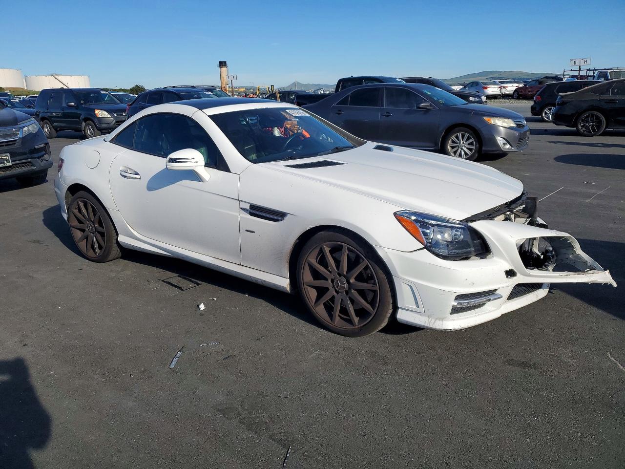 2014 Mercedes-benz Slk 250 White vin: WDDPK4HA9EF094757