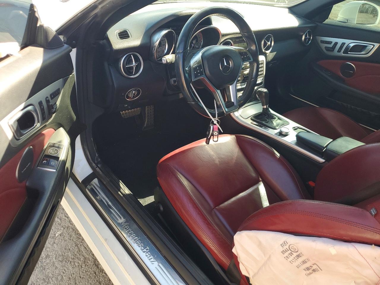 2015 Mercedes-benz Slk 250 White vin: WDDPK4HA9FF103457