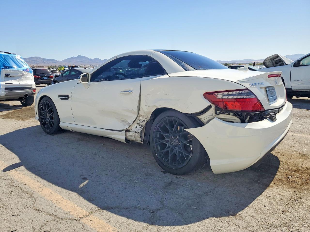 2015 Mercedes-benz Slk 250 White vin: WDDPK4HA9FF103457