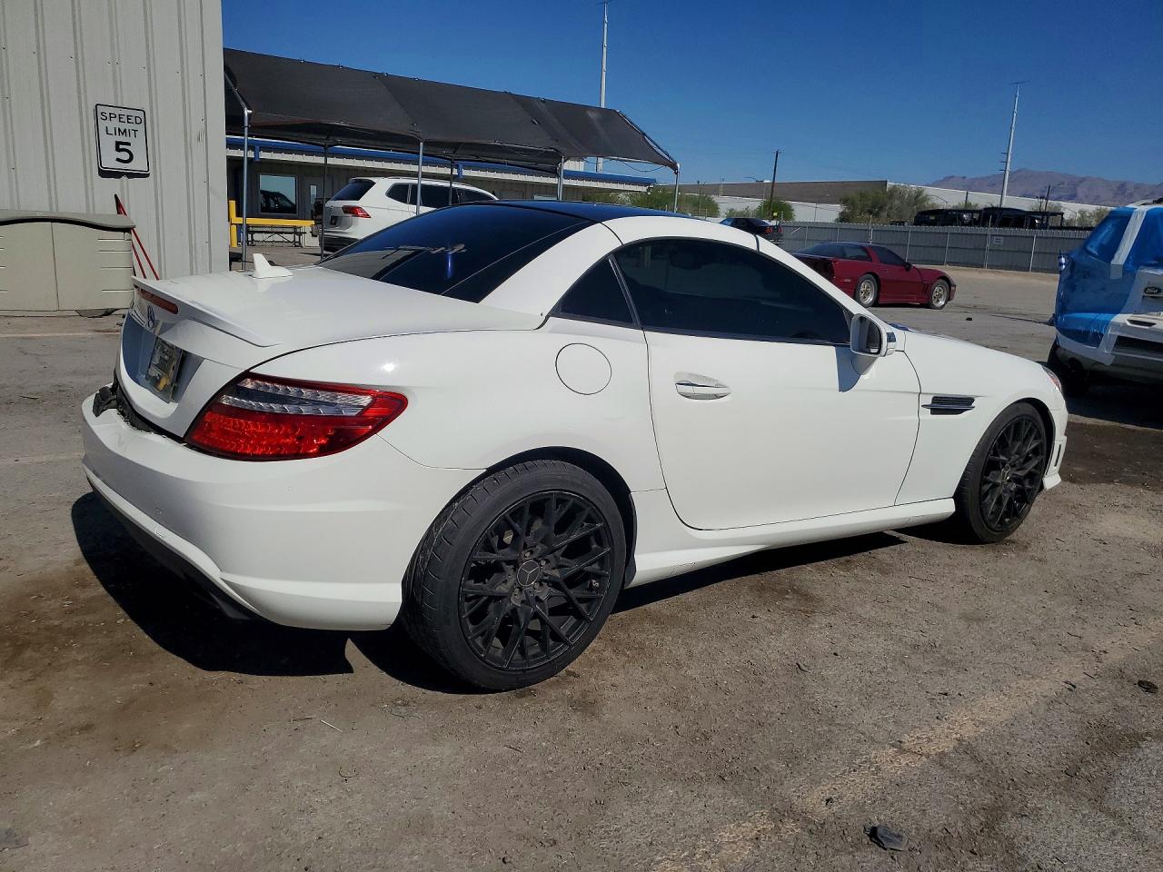 2015 Mercedes-benz Slk 250 White vin: WDDPK4HA9FF103457