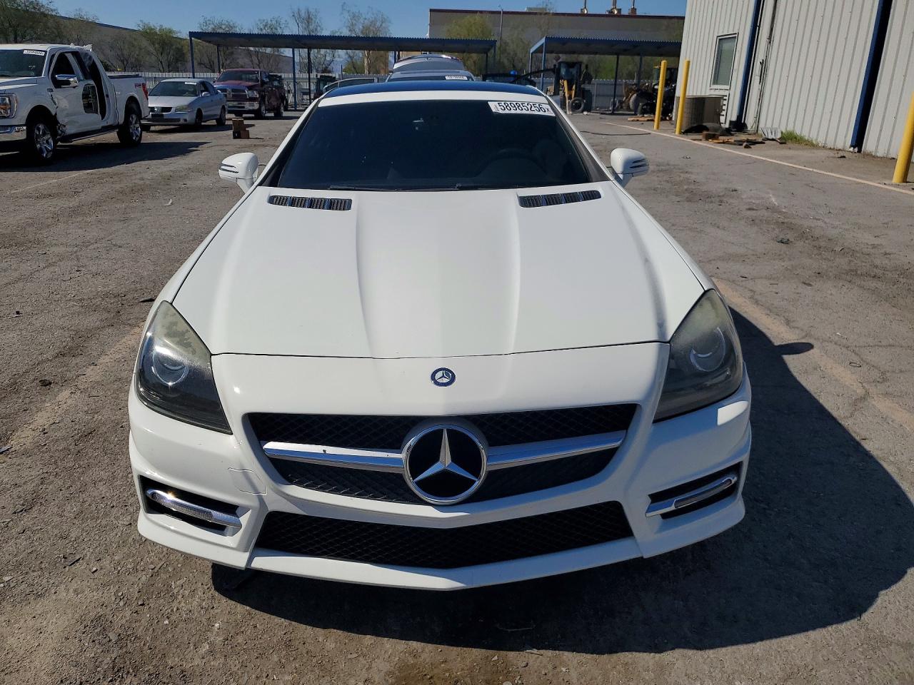 2015 Mercedes-benz Slk 250 White vin: WDDPK4HA9FF103457