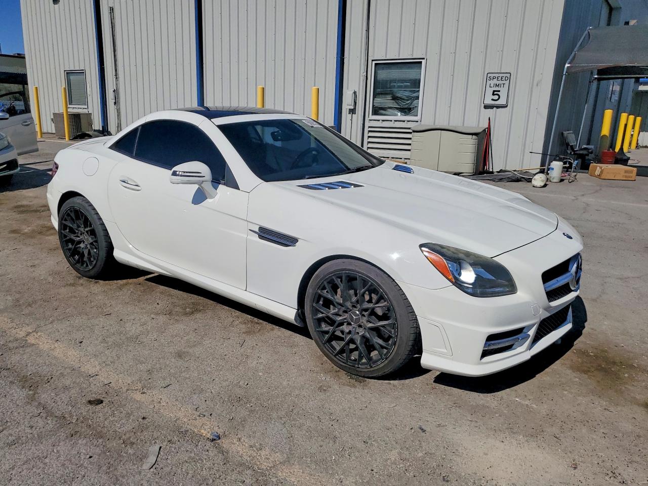 2015 Mercedes-benz Slk 250 White vin: WDDPK4HA9FF103457