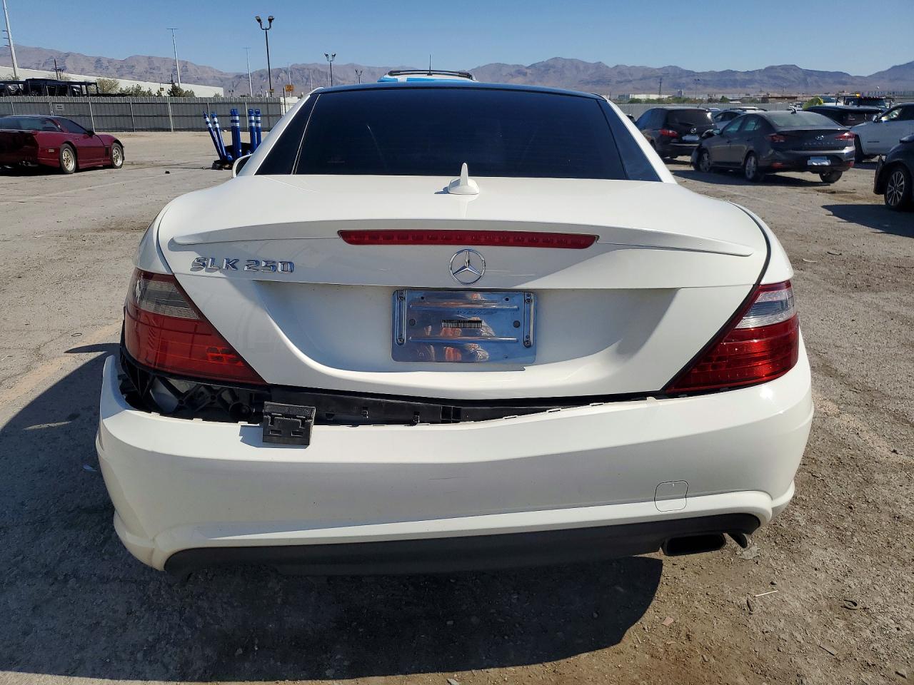 2015 Mercedes-benz Slk 250 White vin: WDDPK4HA9FF103457