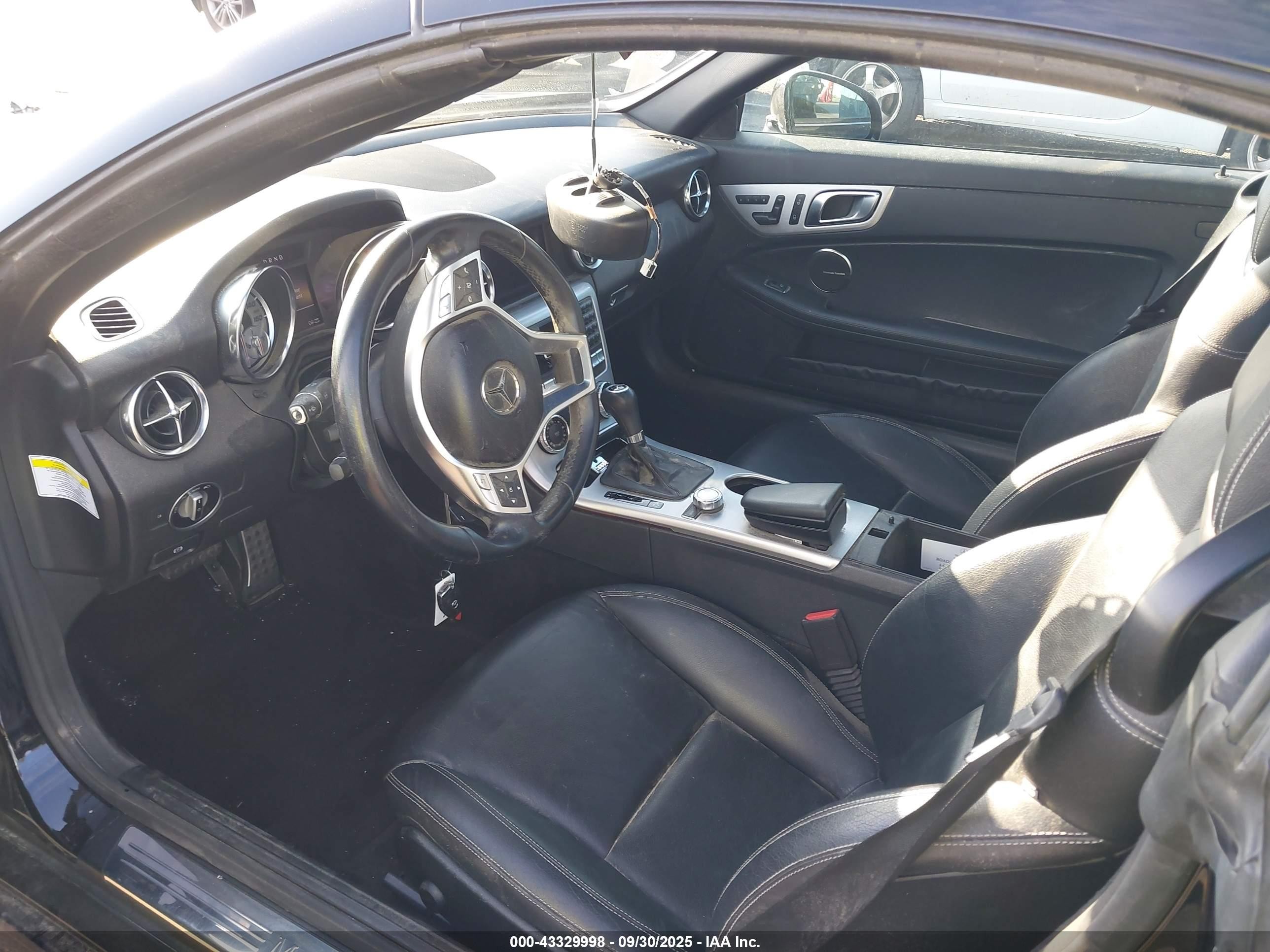 2013 Mercedes-benz Slk 250   Black vin: WDDPK4HAXDF054119