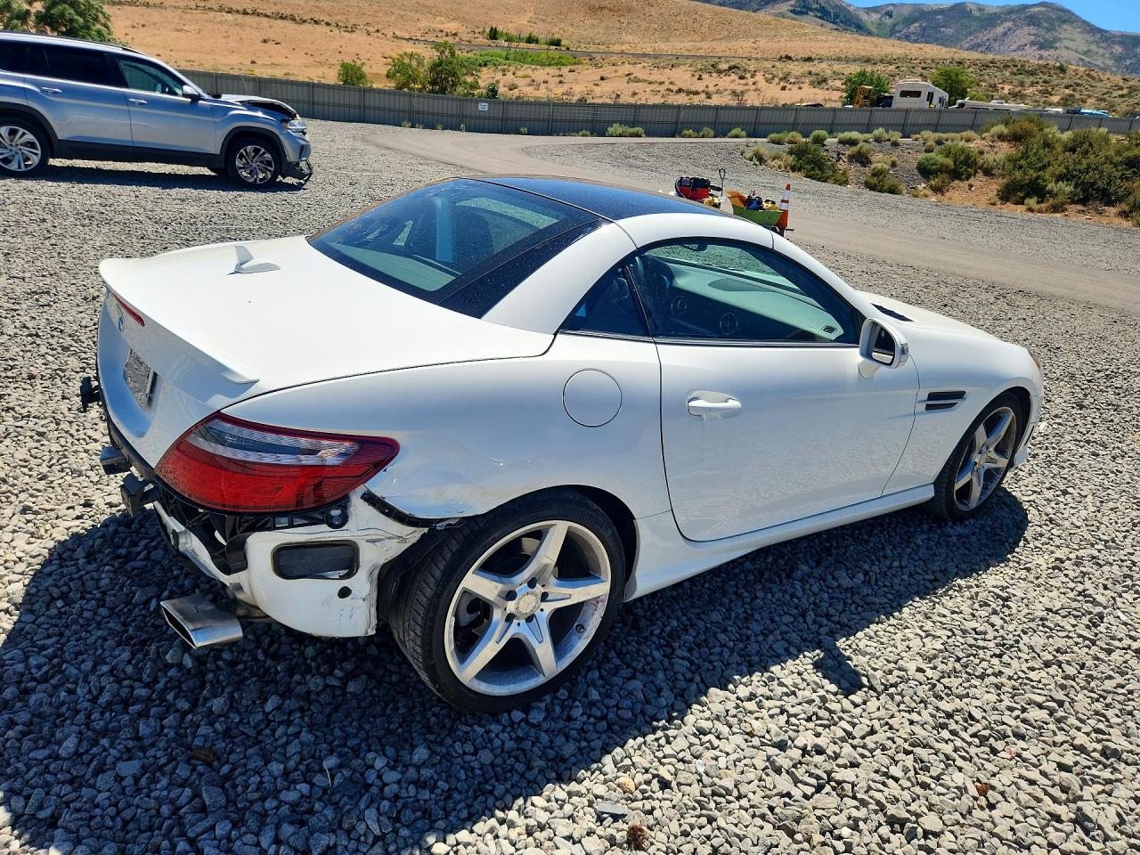 2014 Mercedes-benz Slk 250 White vin: WDDPK4HAXEF086165