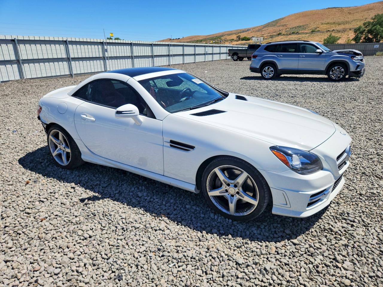 2014 Mercedes-benz Slk 250 White vin: WDDPK4HAXEF086165