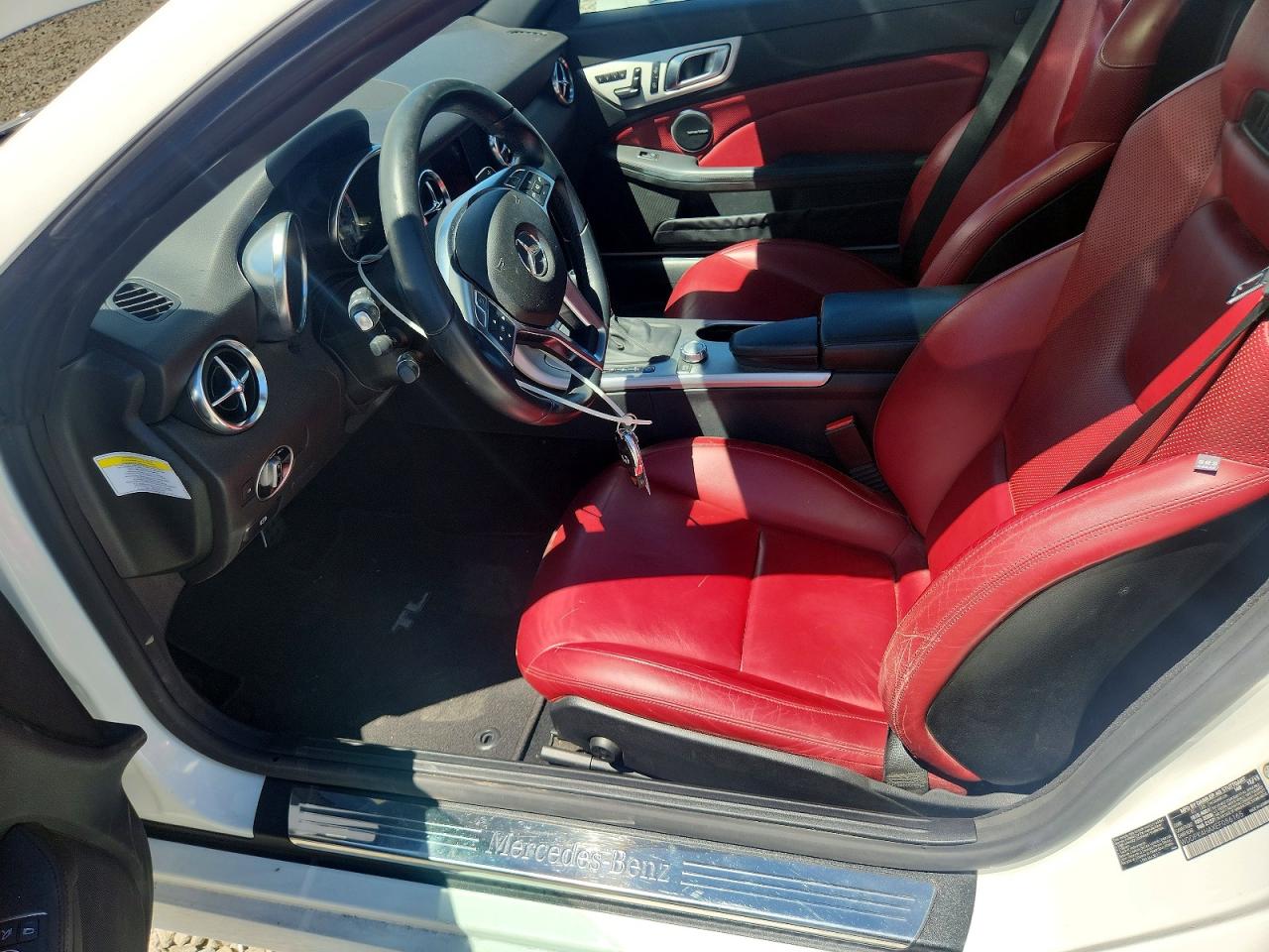 2014 Mercedes-benz Slk 250 White vin: WDDPK4HAXEF086165