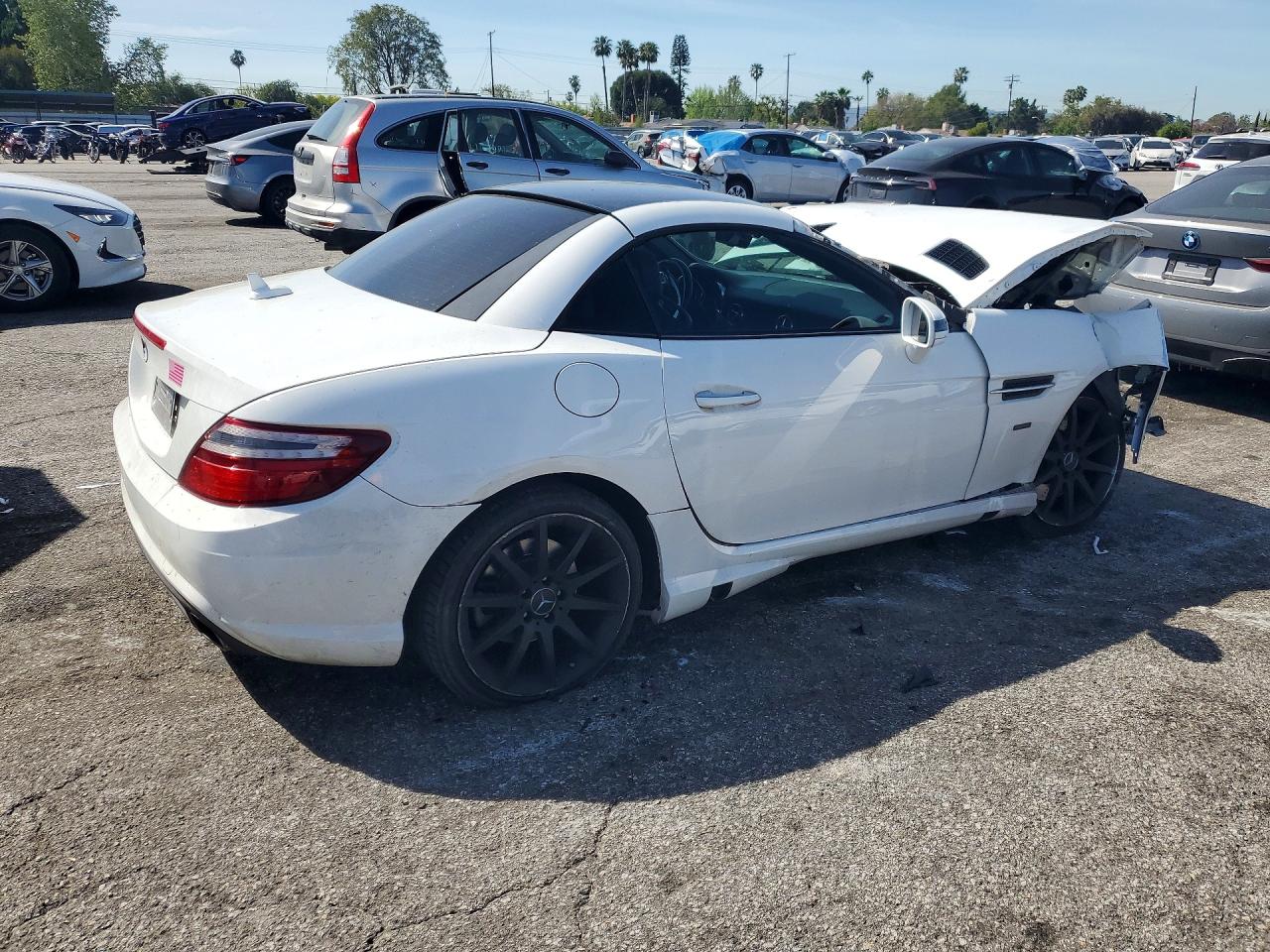 2014 Mercedes-benz Slk 250 White vin: WDDPK4HAXEF095108