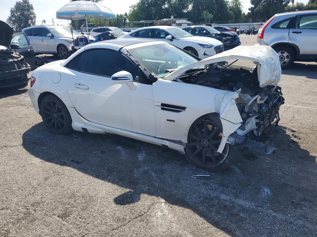 2014 Mercedes-benz Slk 250 White vin: WDDPK4HAXEF095108